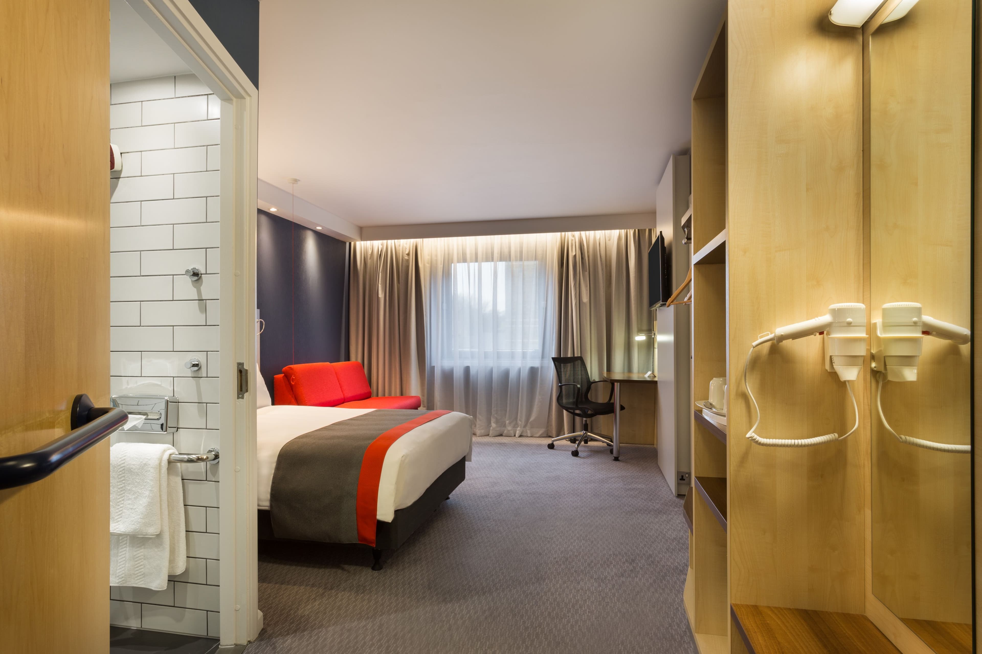 Holiday Inn Express London - Watford Junction — 24