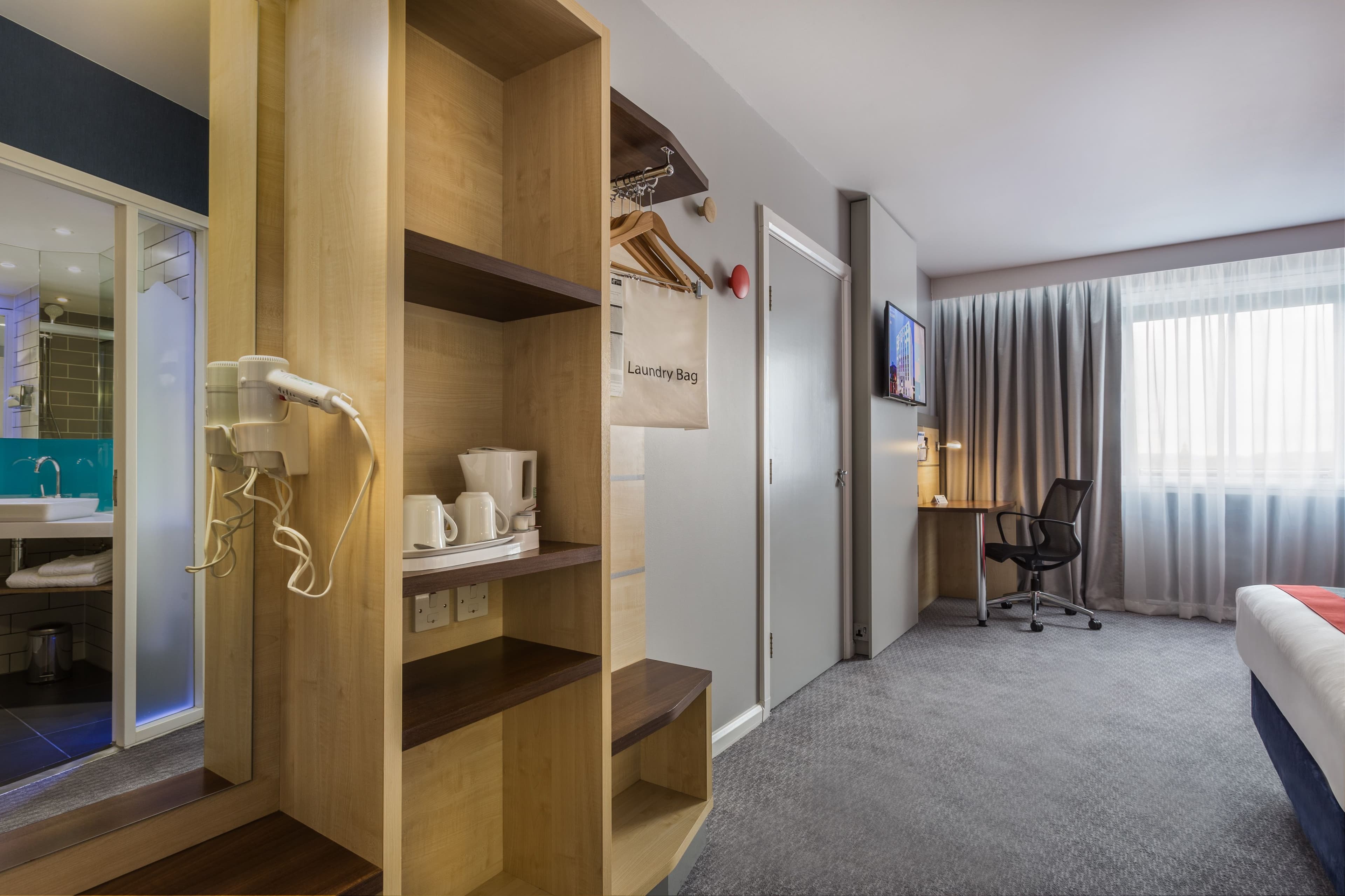 Standard Room with Free Hot Breakfast - Image 5
