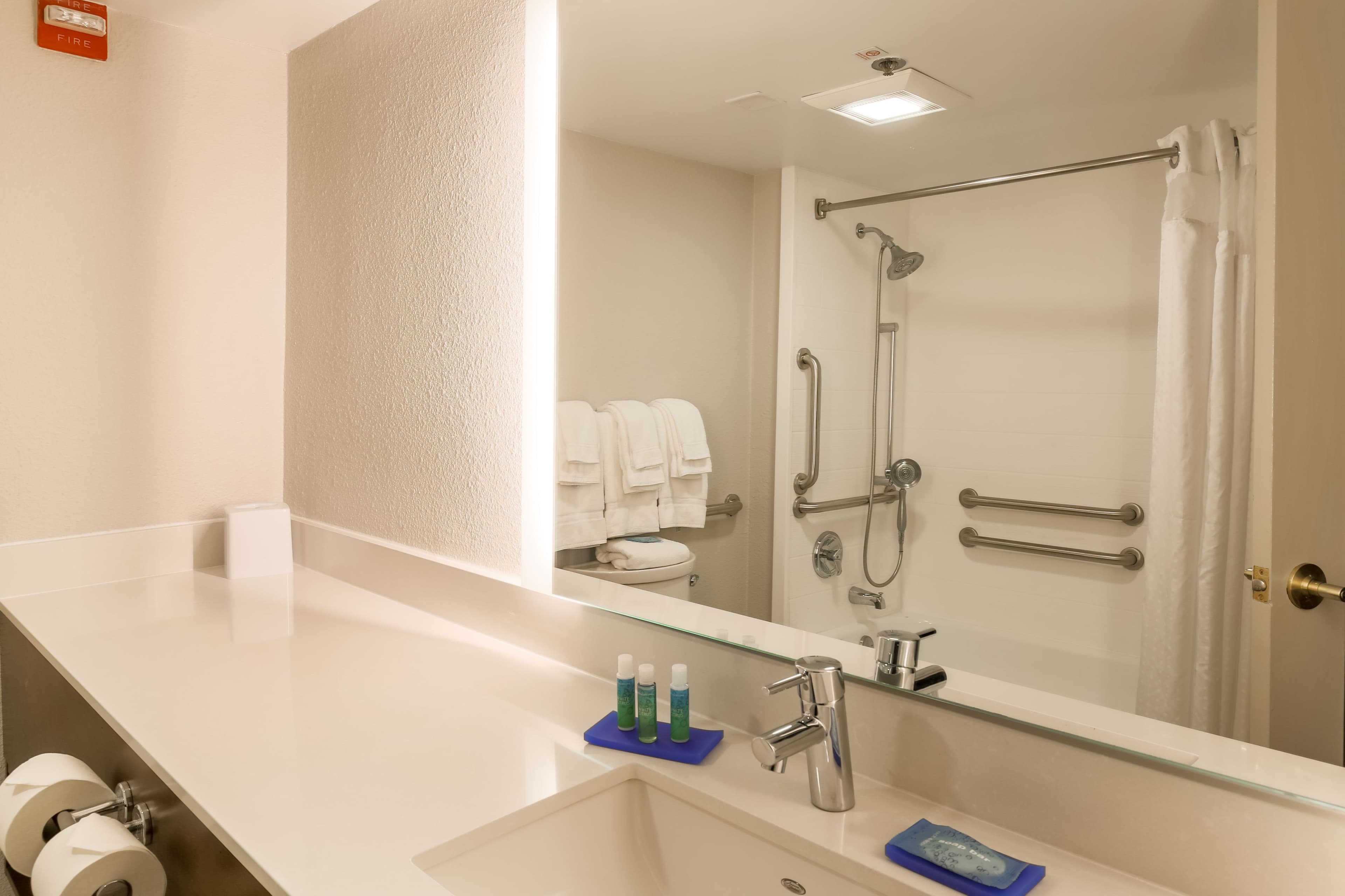 Holiday Inn Express Milwaukee-West Medical Center — 12