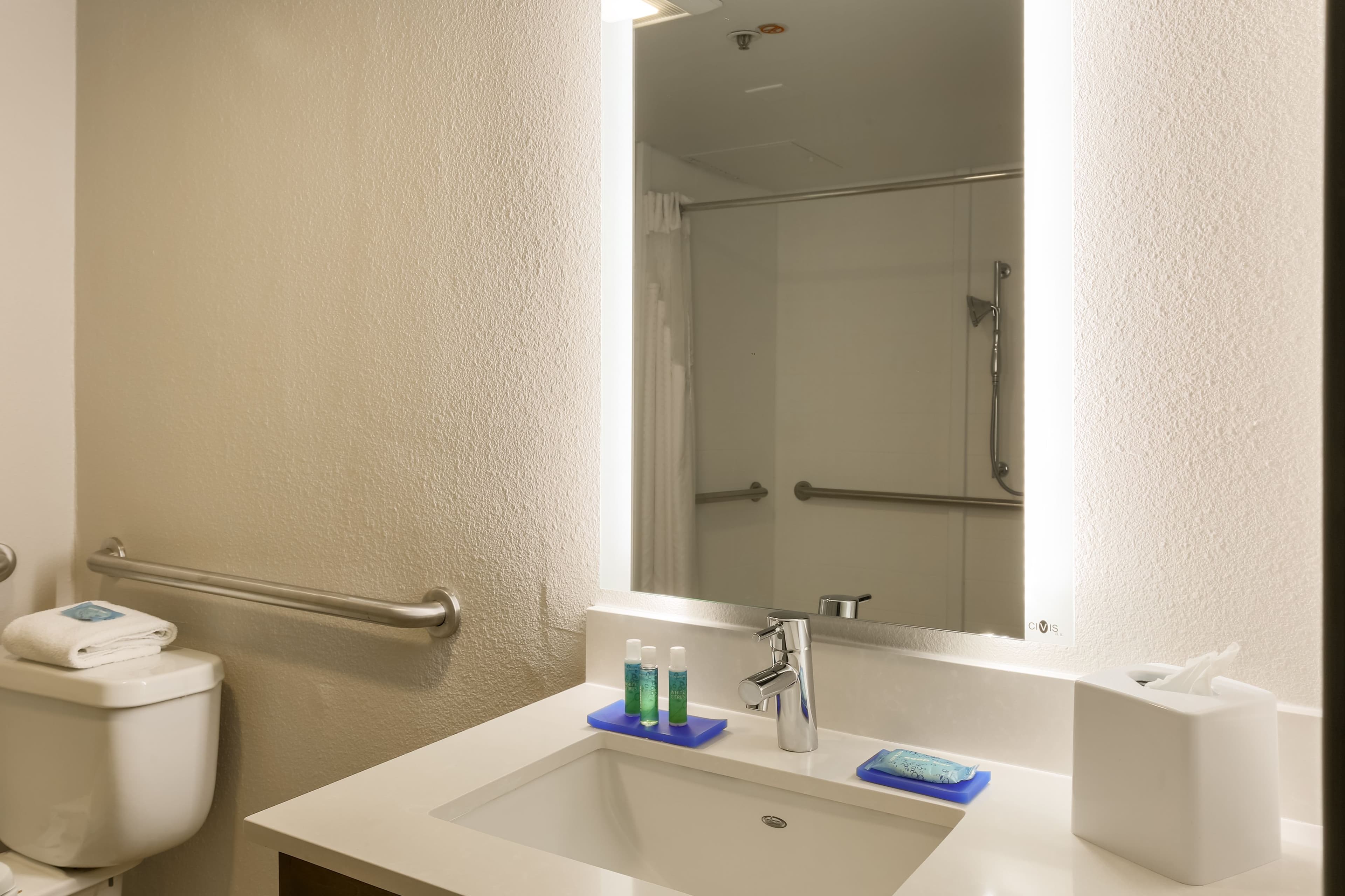 Holiday Inn Express Milwaukee-West Medical Center — 14
