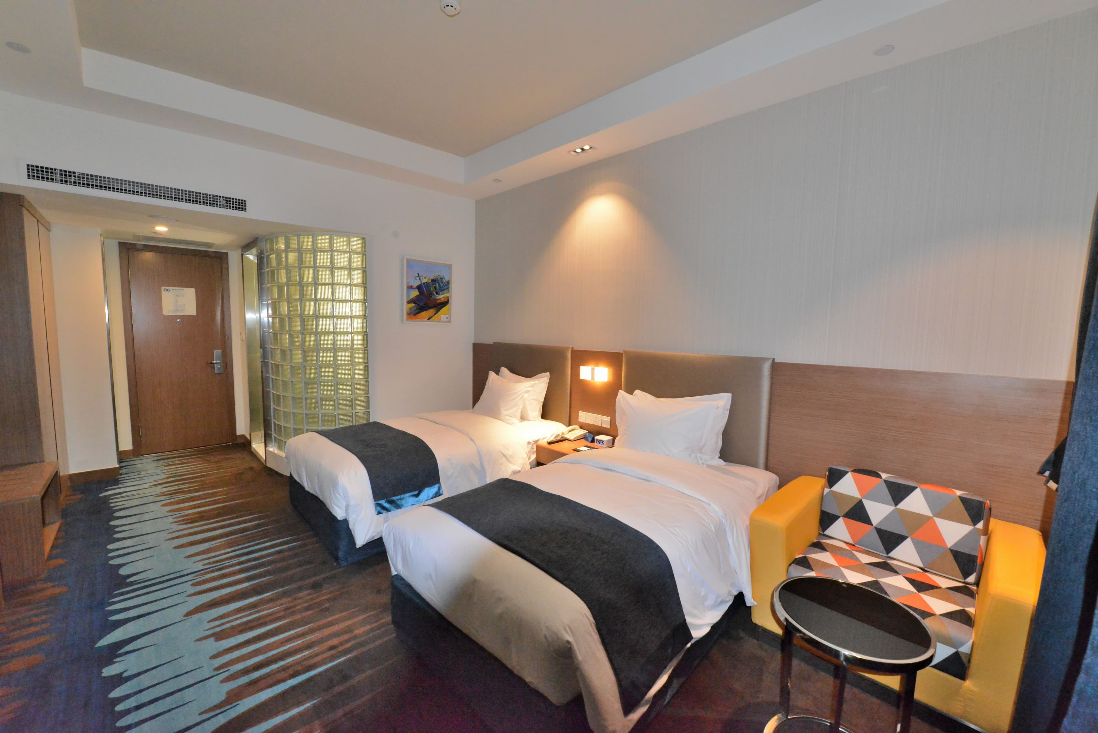 Holiday Inn Express Weihai Economic Zone — 7