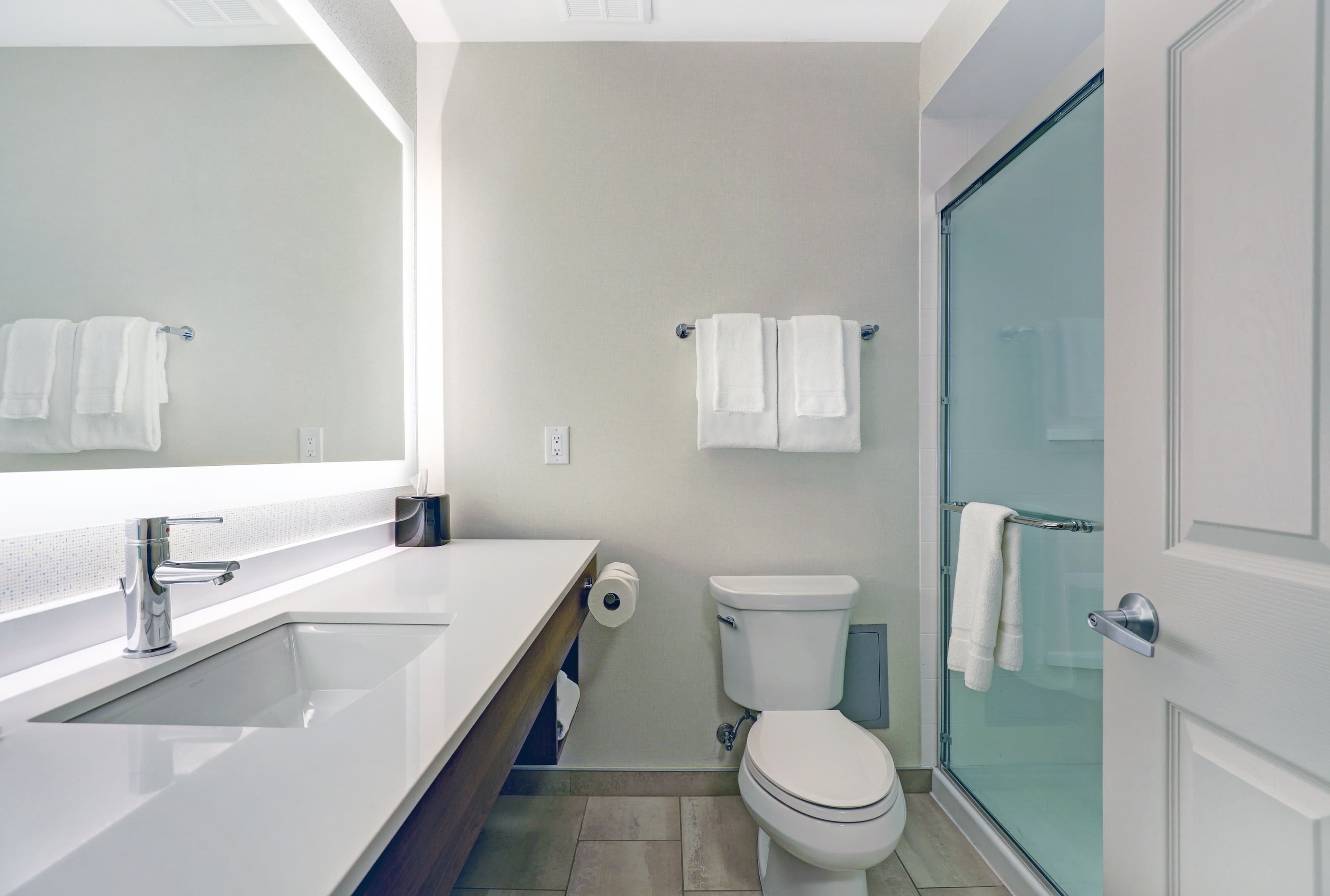 Holiday Inn Express Whitby Oshawa - Image 4