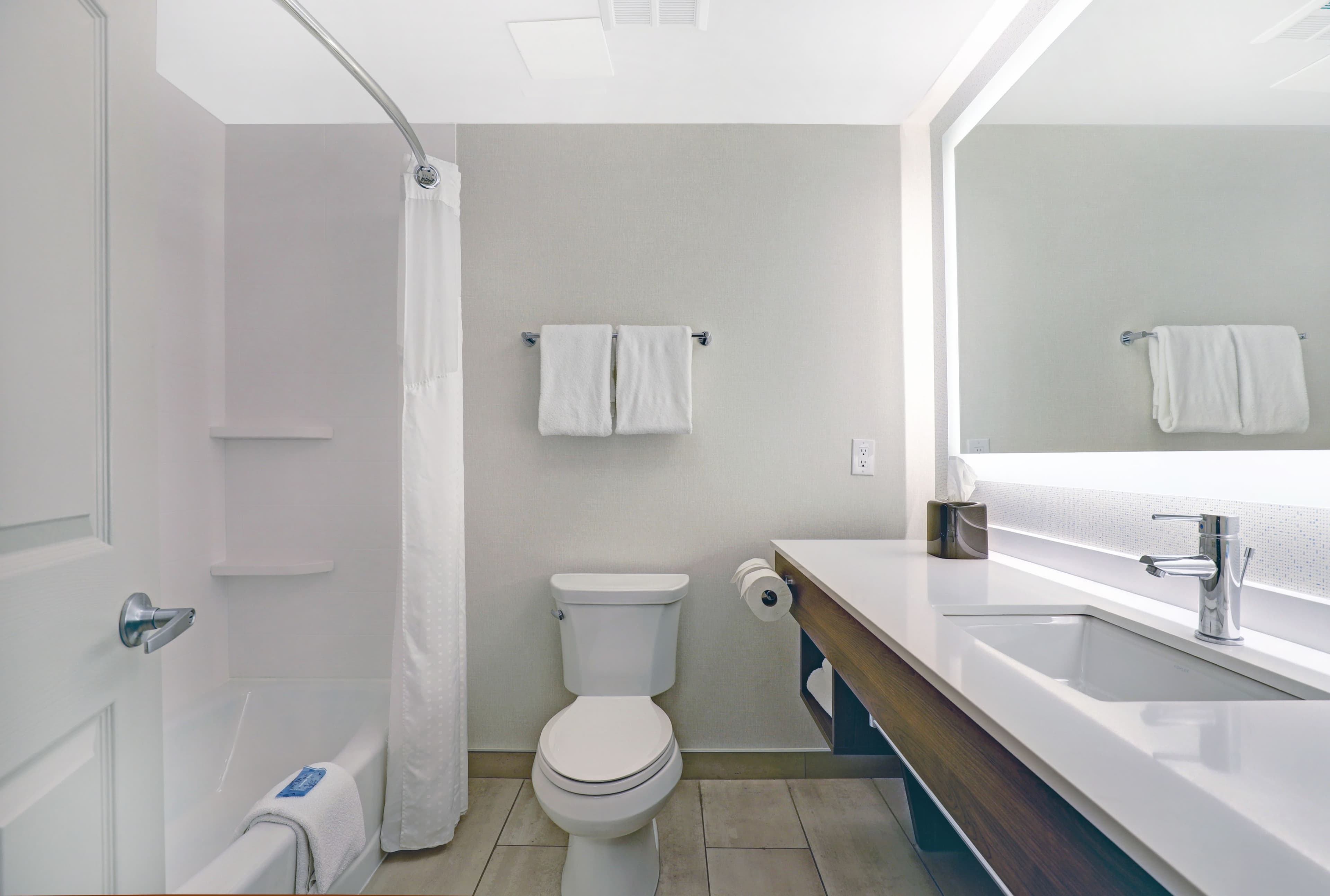 Holiday Inn Express Whitby Oshawa — 17