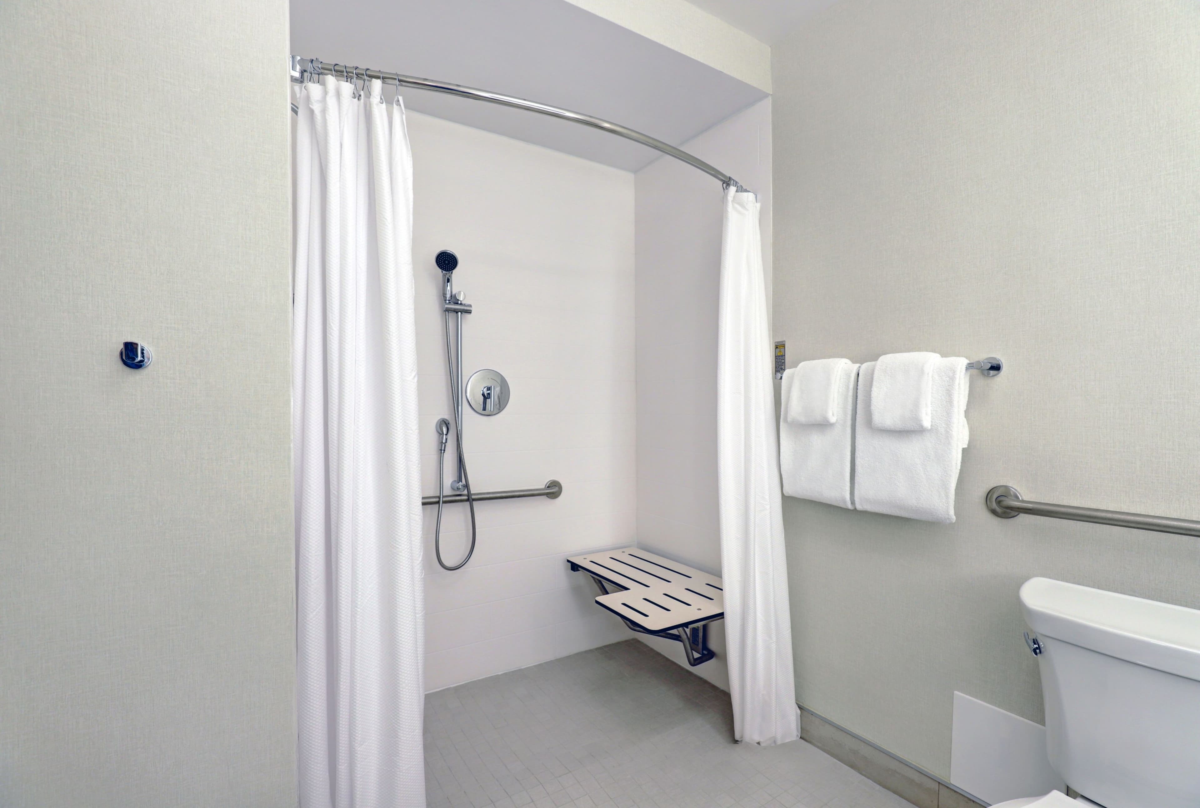 Holiday Inn Express Whitby Oshawa — 12