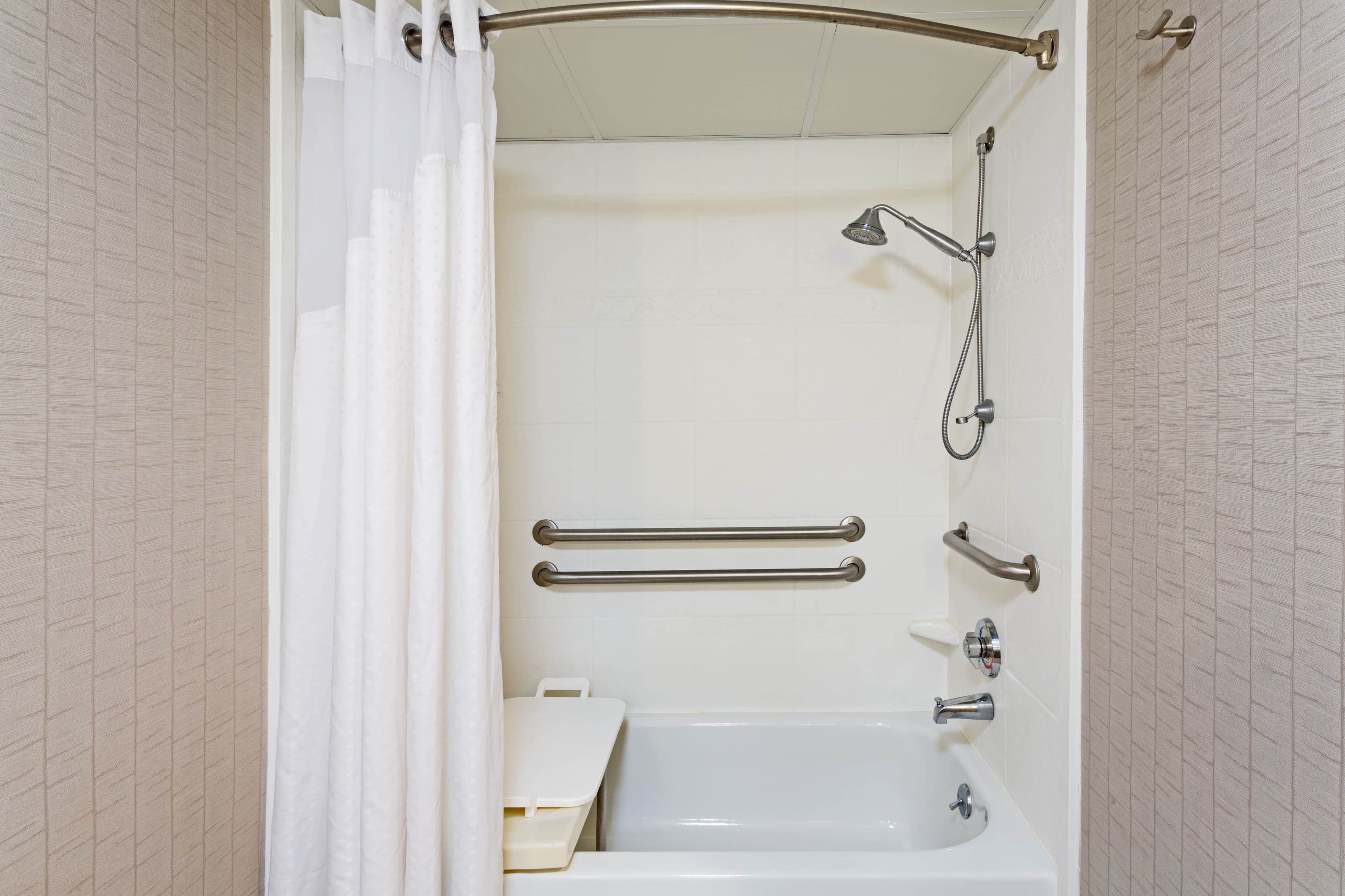 Holiday Inn Express Wilkesboro — 7