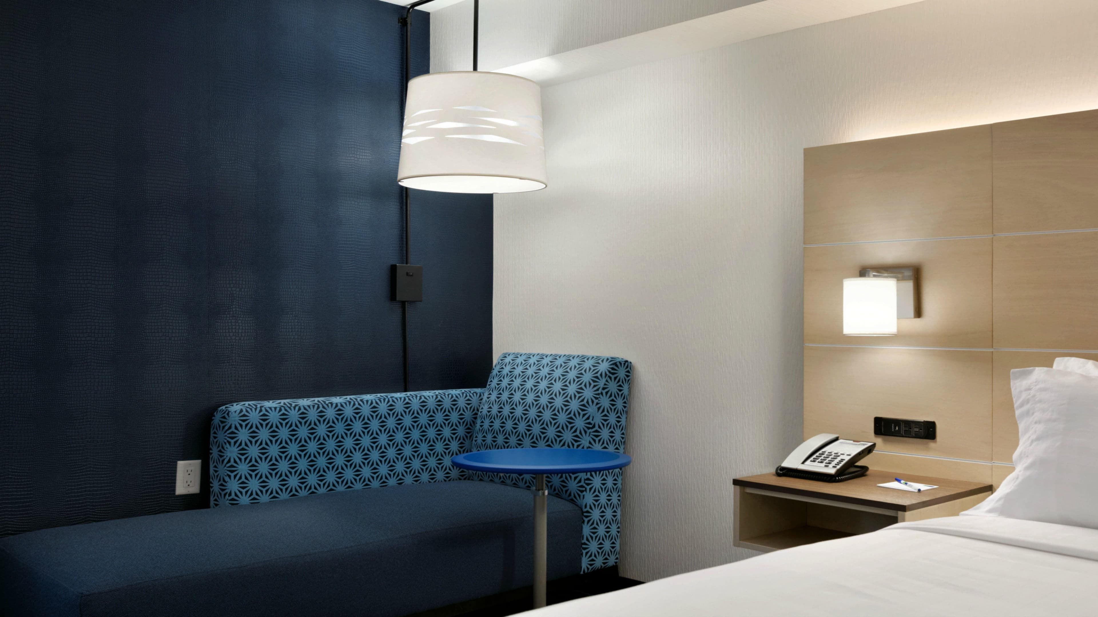 Holiday Inn Express Williamsbrg Busch Gardens Area - Image 3