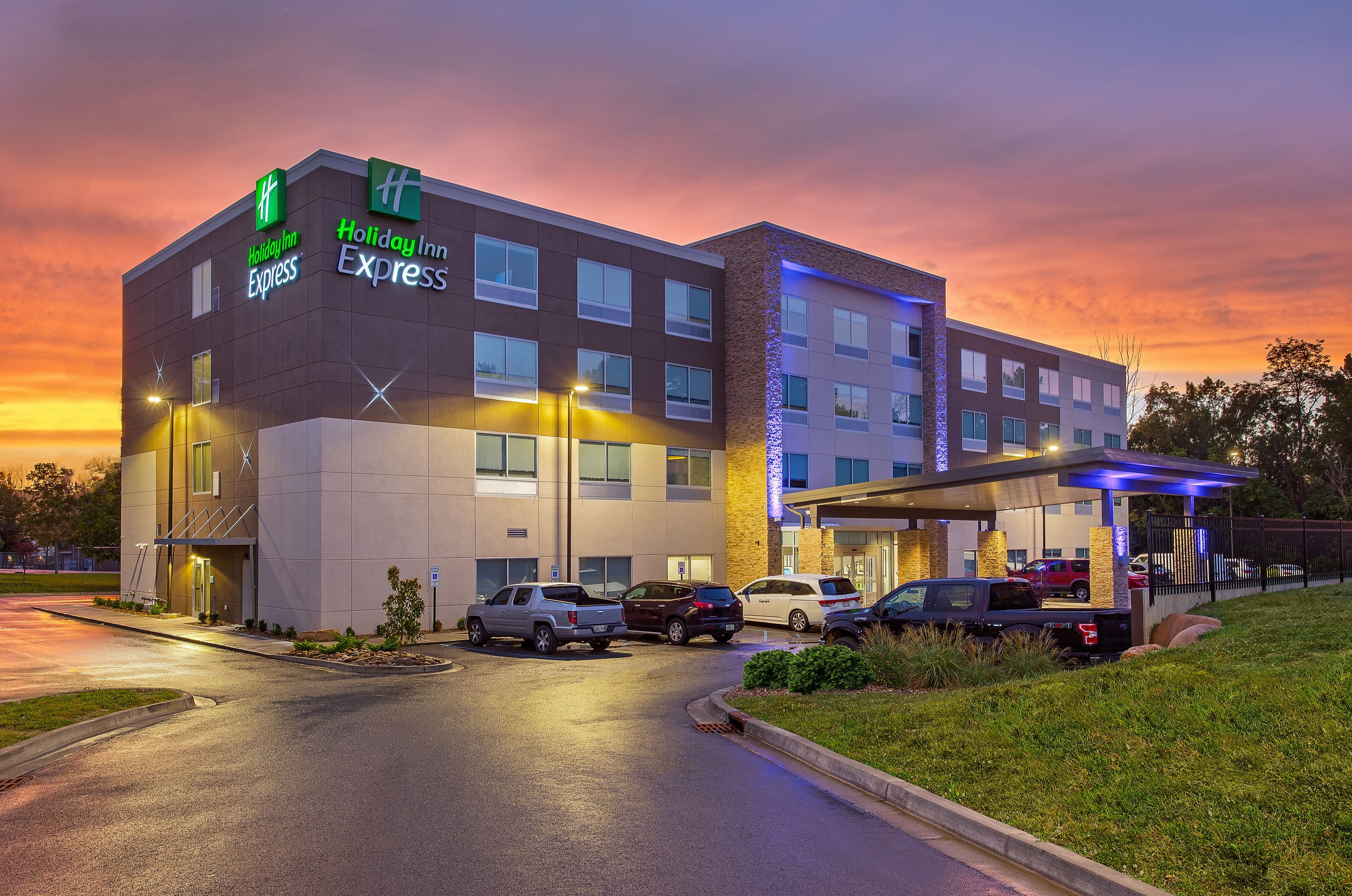 Holiday Inn Express Williamsburg - Image 1