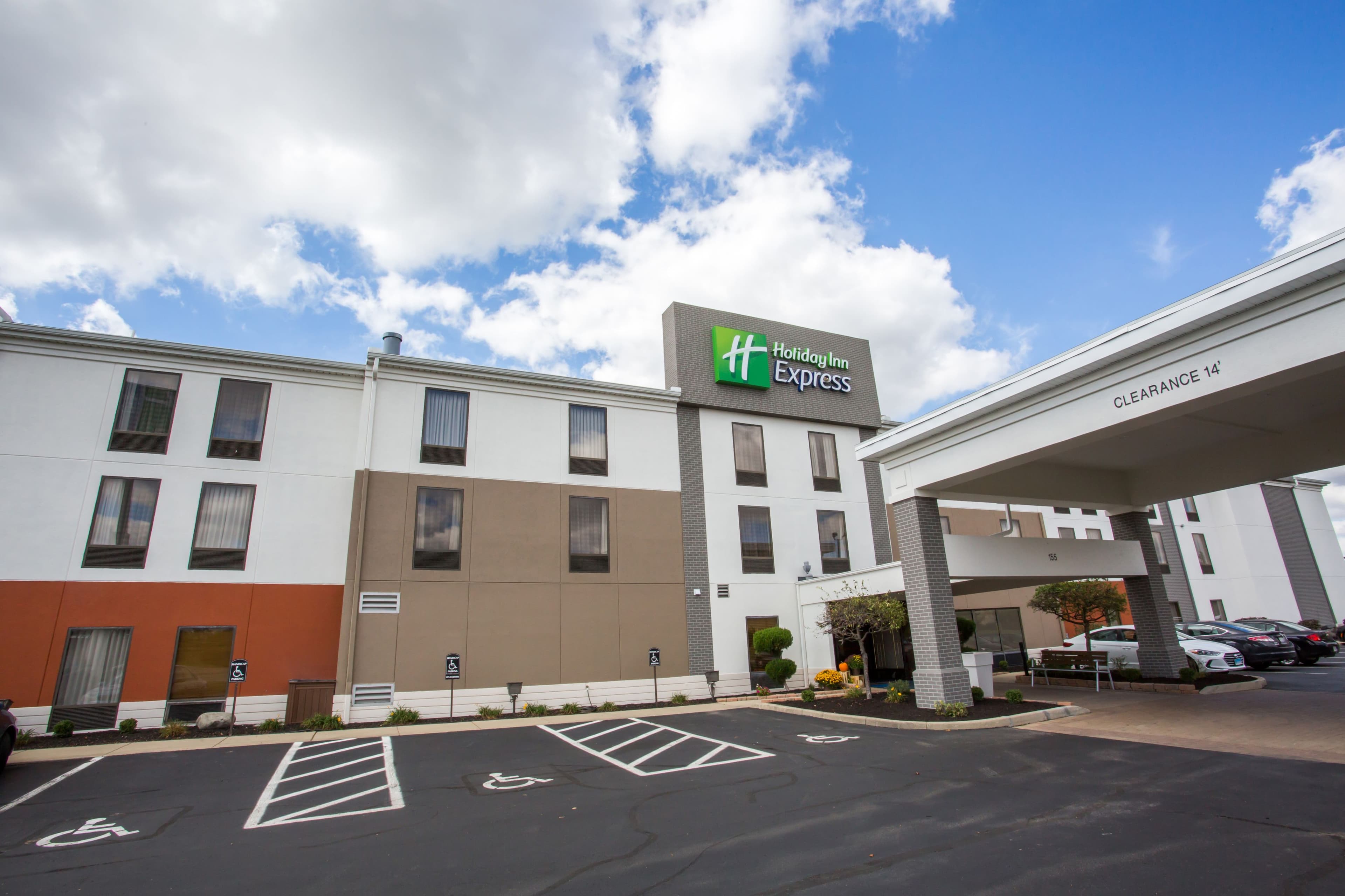 Holiday Inn Express Wilmington - Image 1