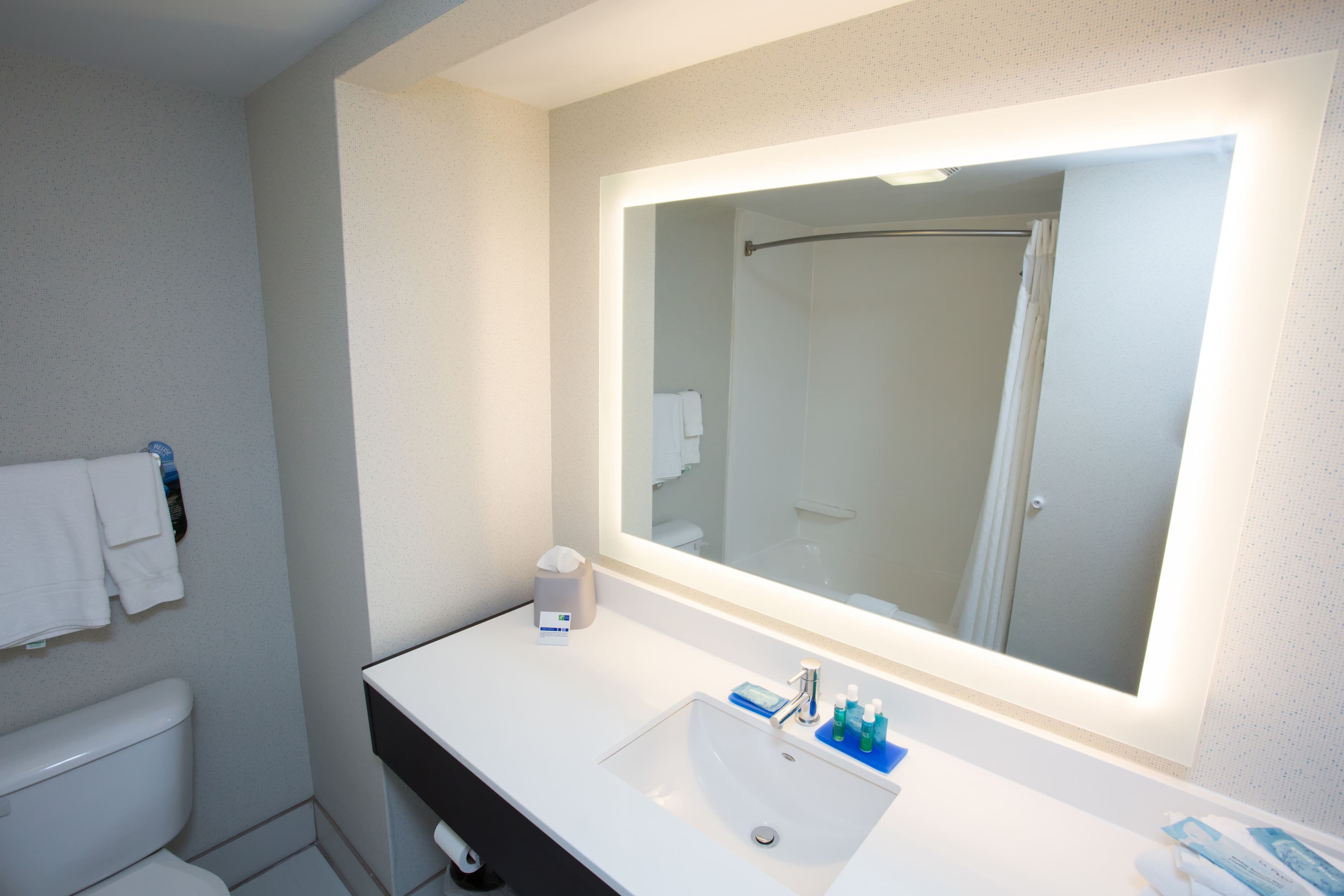 Holiday Inn Express Wilmington - Image 4
