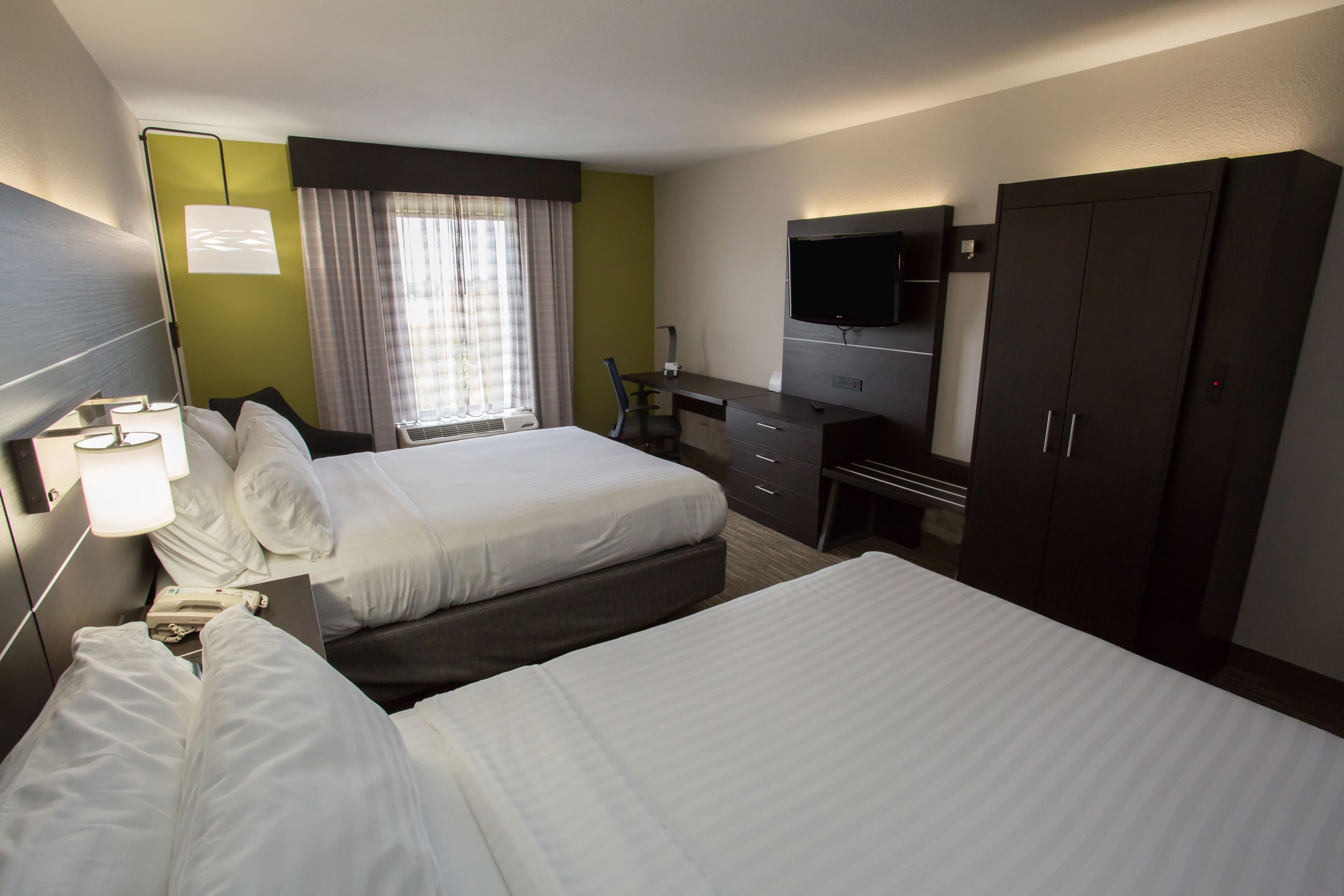 Holiday Inn Express Wilmington — 19