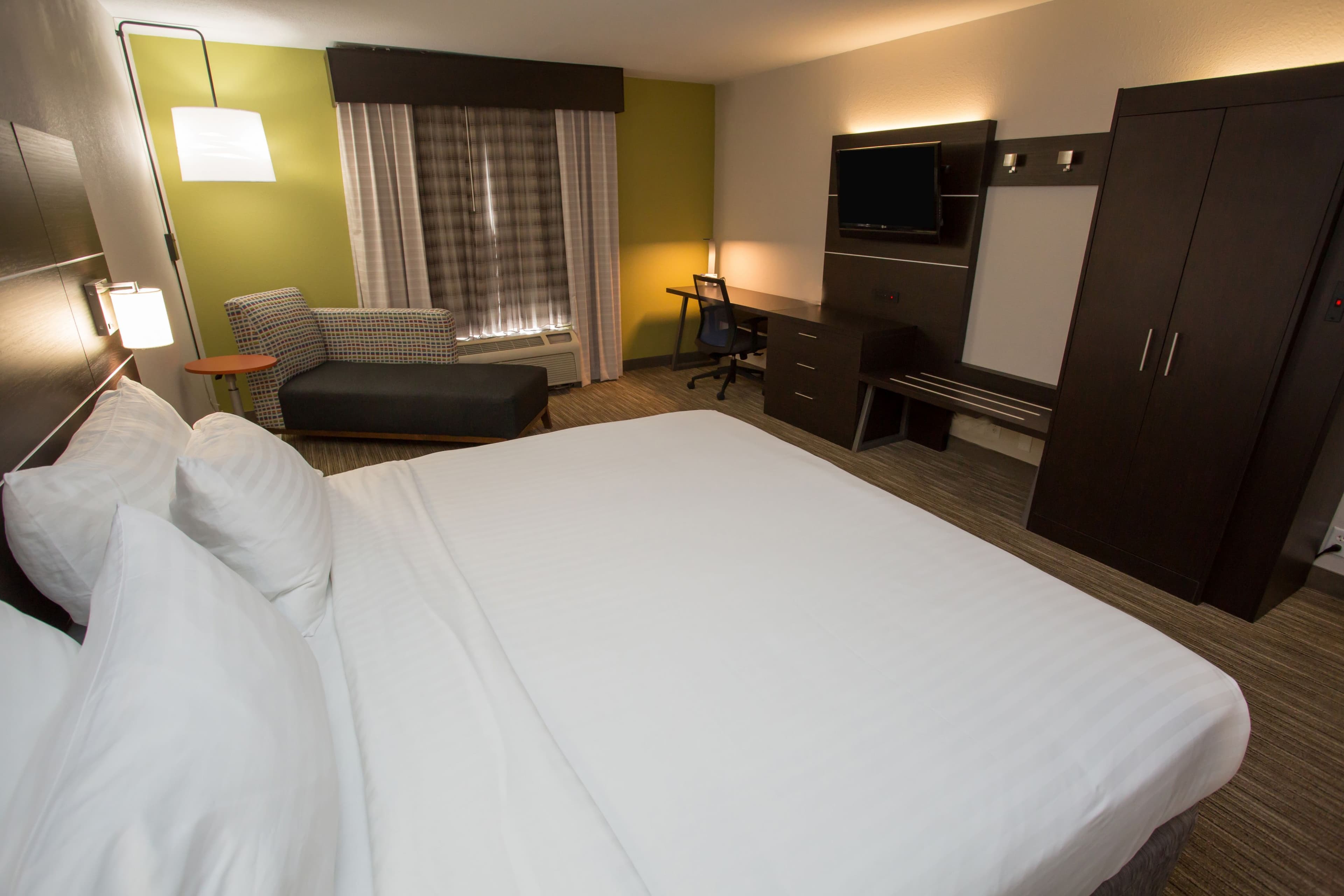 Holiday Inn Express Wilmington — 8