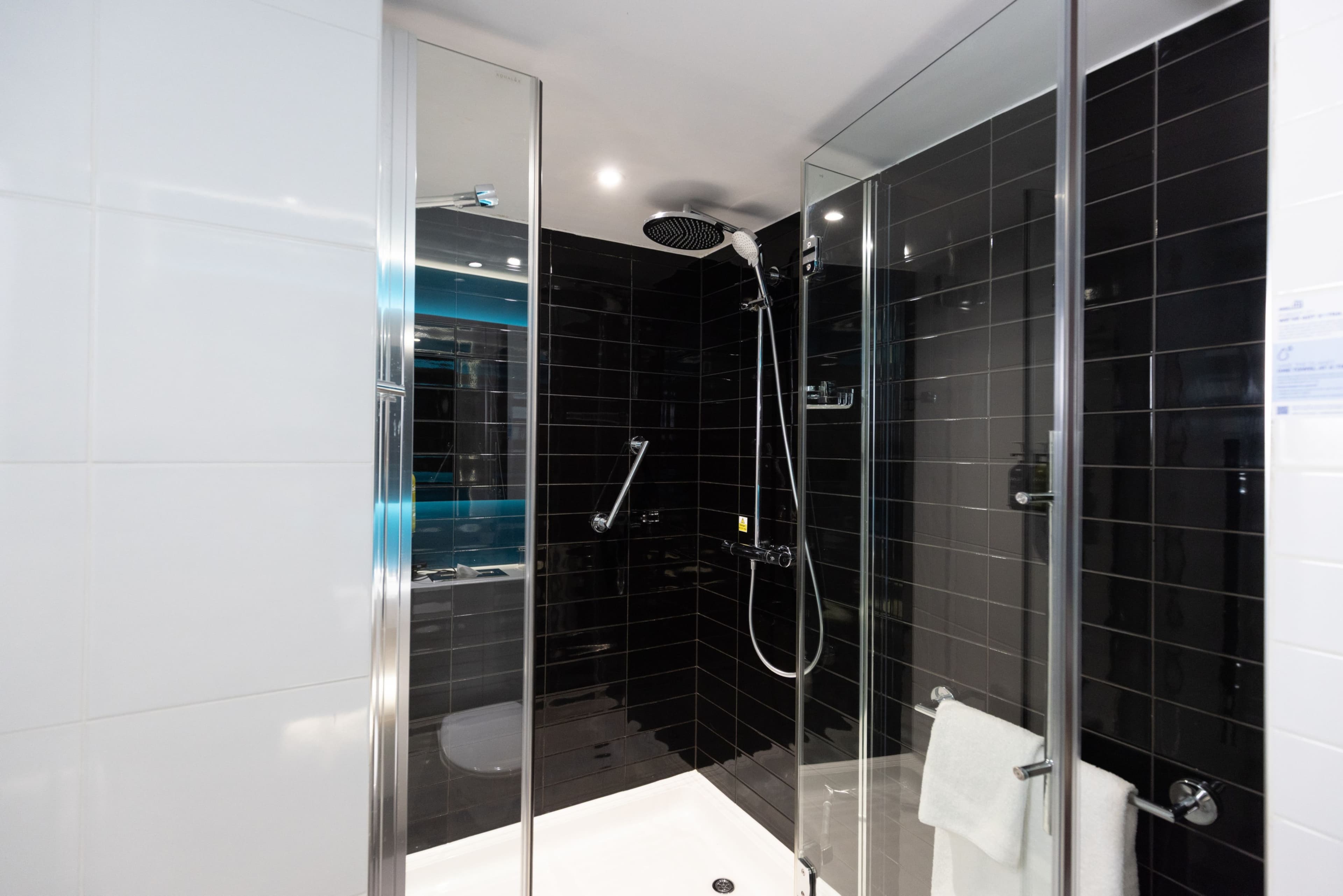 Holiday Inn Express Windsor - Image 4