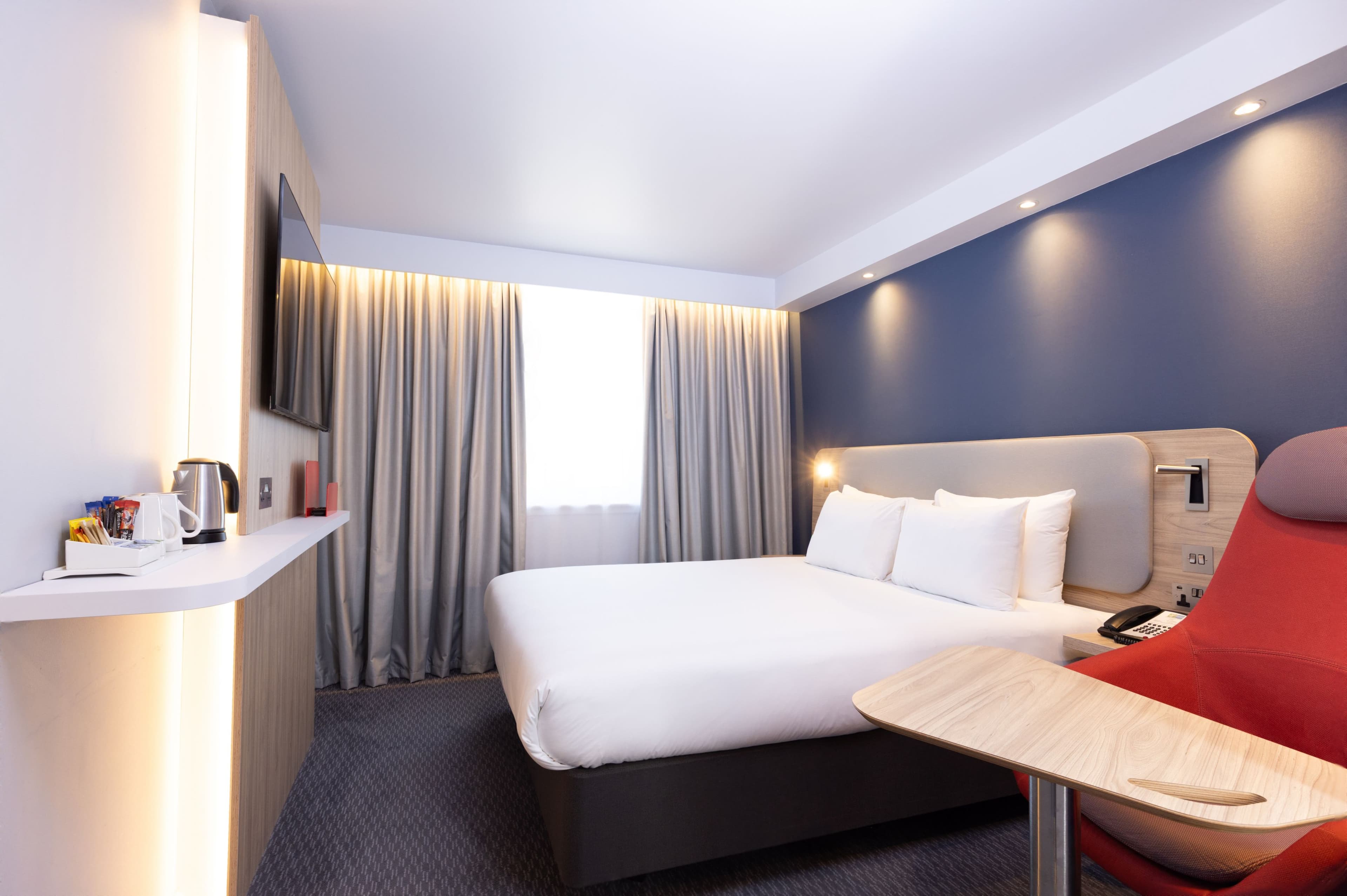 Holiday Inn Express Windsor — 8