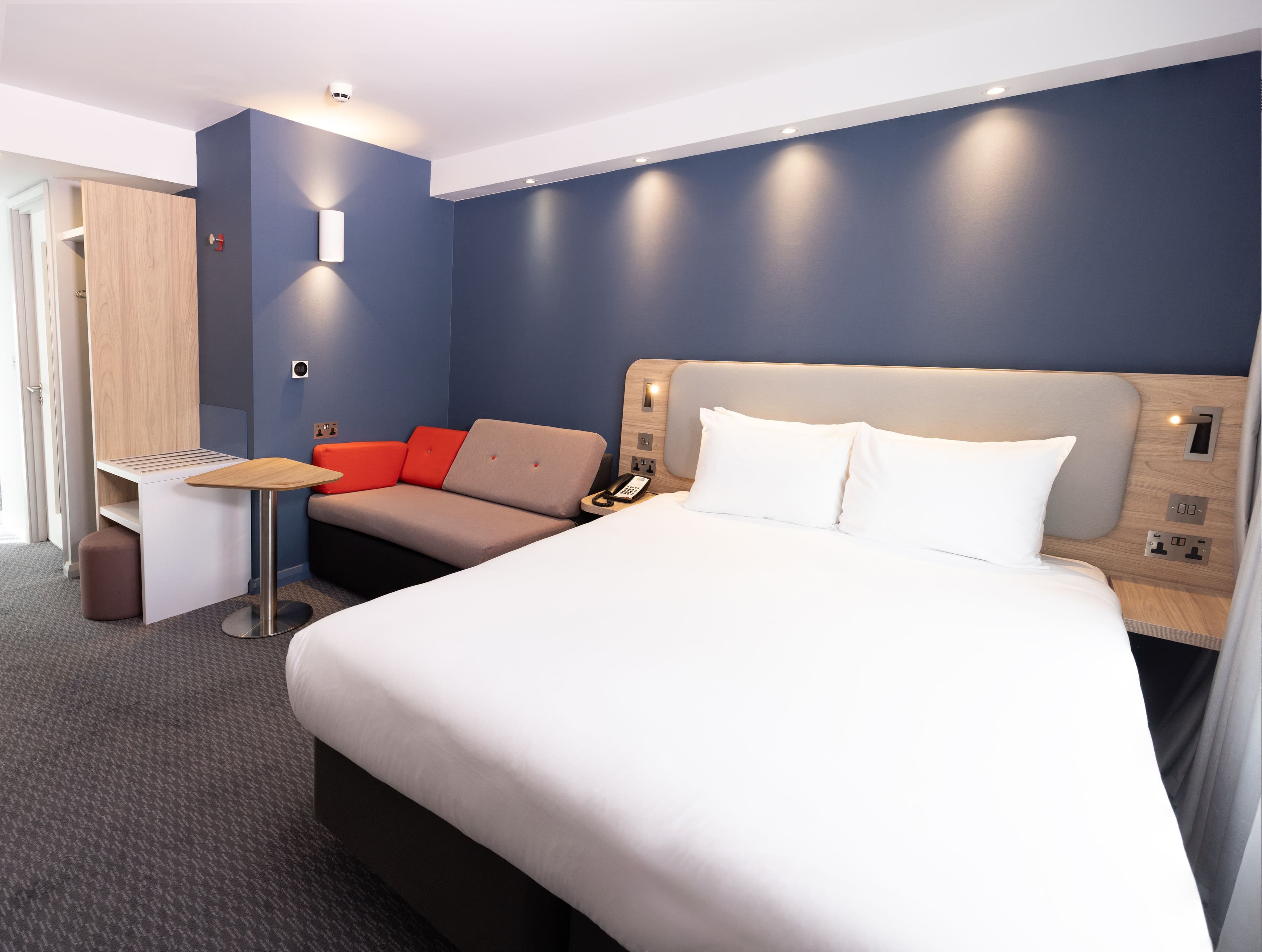 Holiday Inn Express Windsor - Image 5