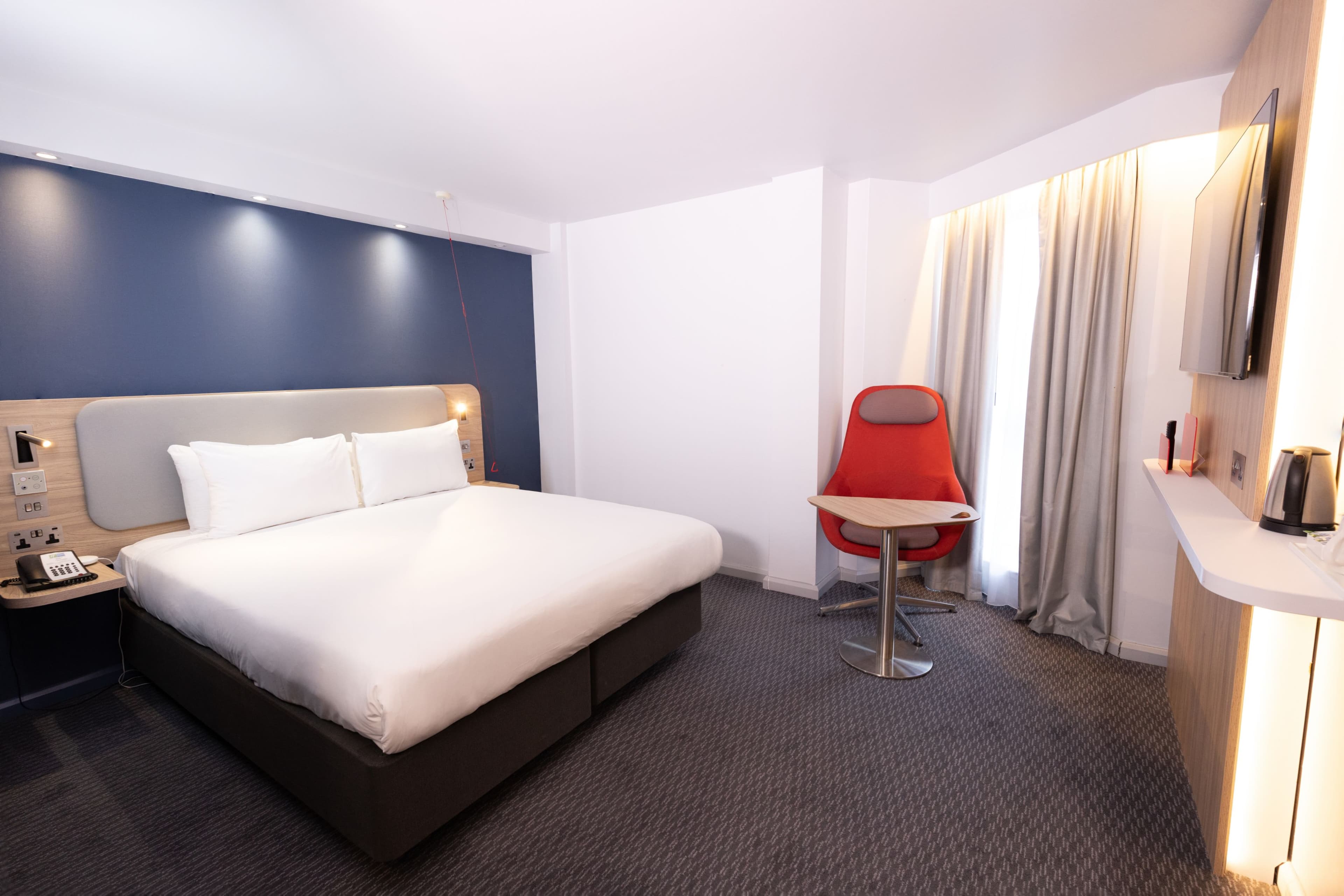 Holiday Inn Express Windsor — 12