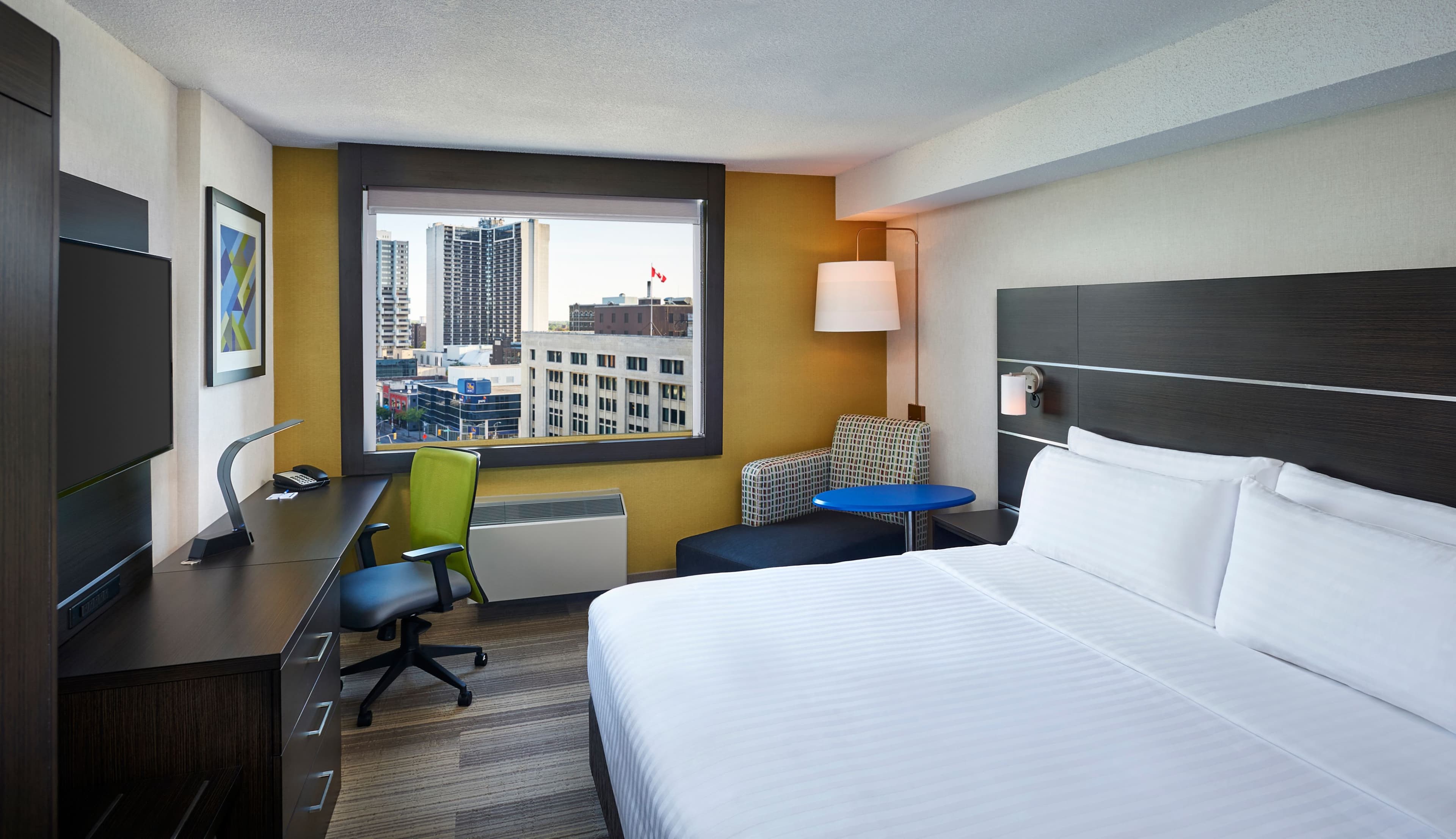 Holiday Inn Express Windsor Waterfront — 10