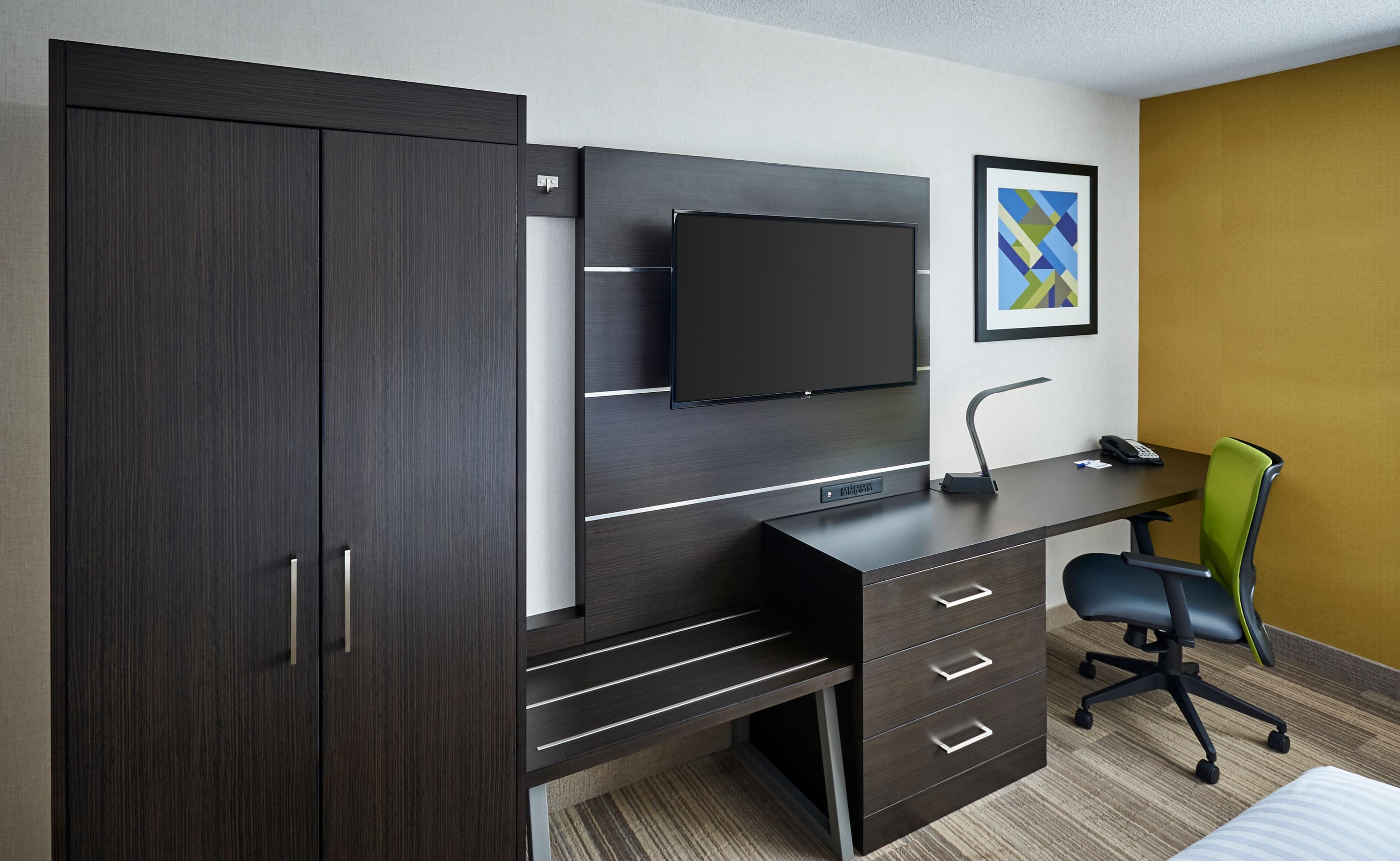 Holiday Inn Express Windsor Waterfront — 7