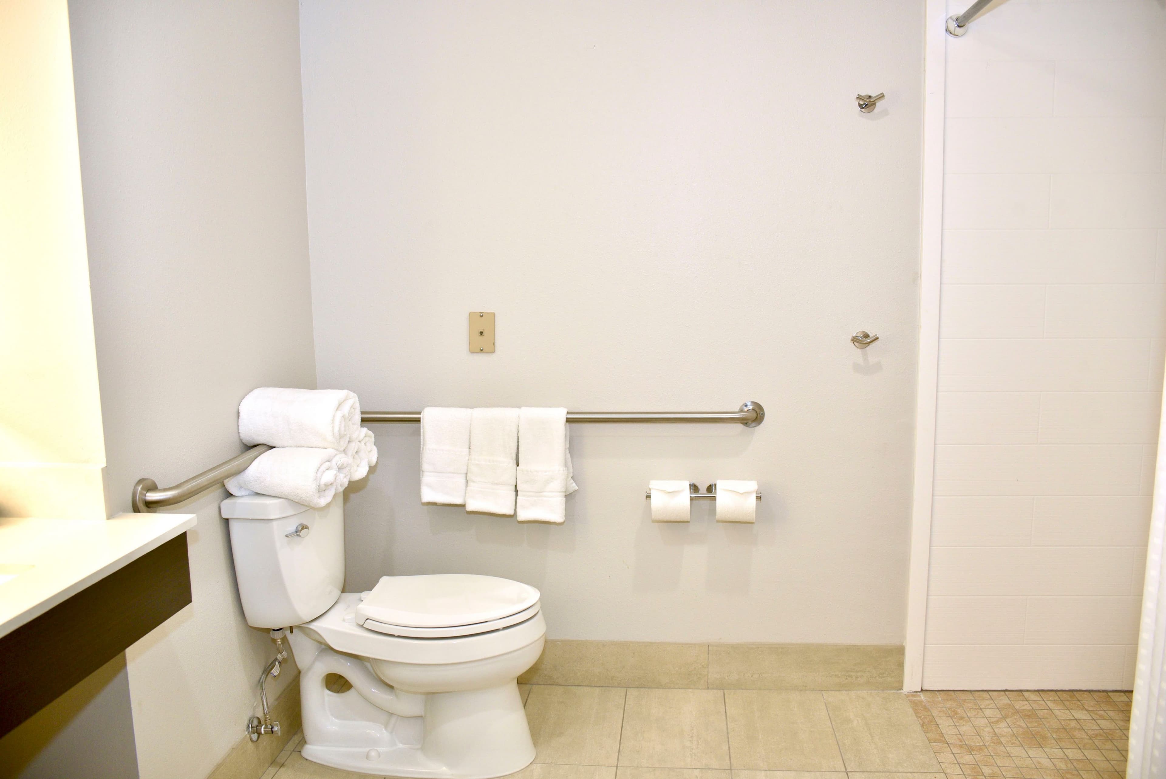 Holiday Inn Express Windsor Sonoma Wine Country - Image 3