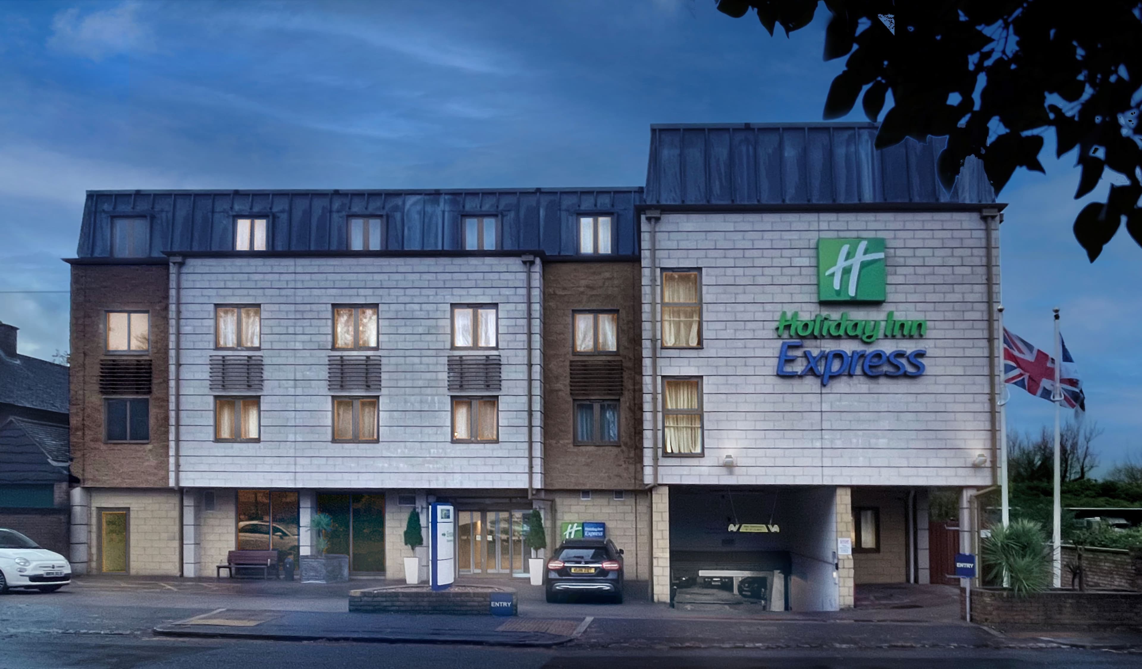 Holiday Inn Express Windsor - Image 1