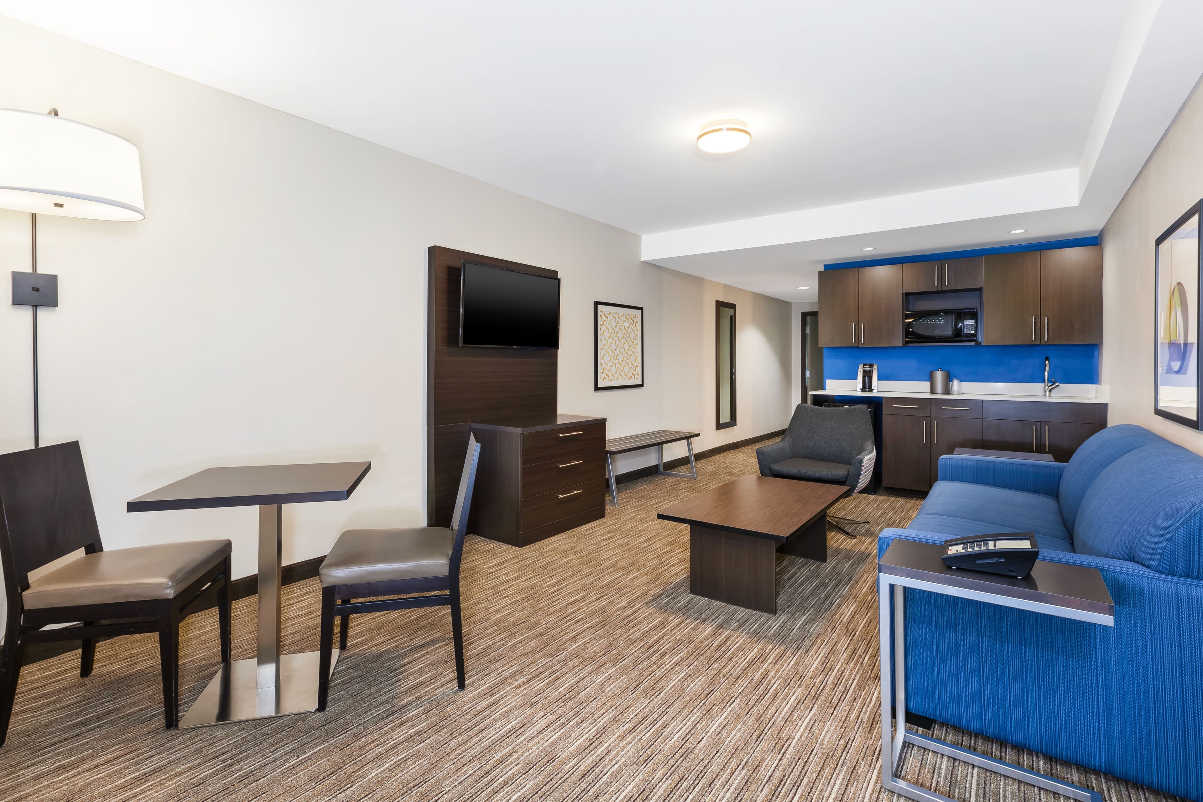 Holiday Inn Express Winnipeg Airport - Polo Park — 7
