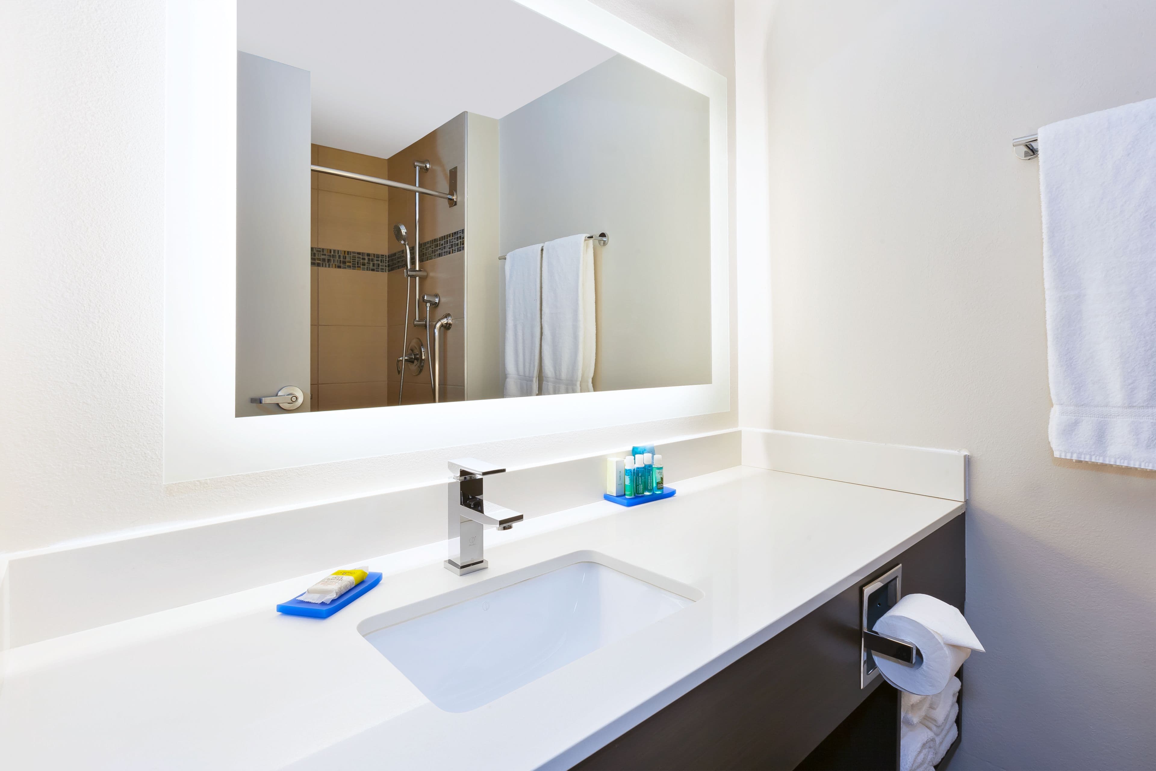 Holiday Inn Express Winnipeg Airport - Polo Park - Image 5