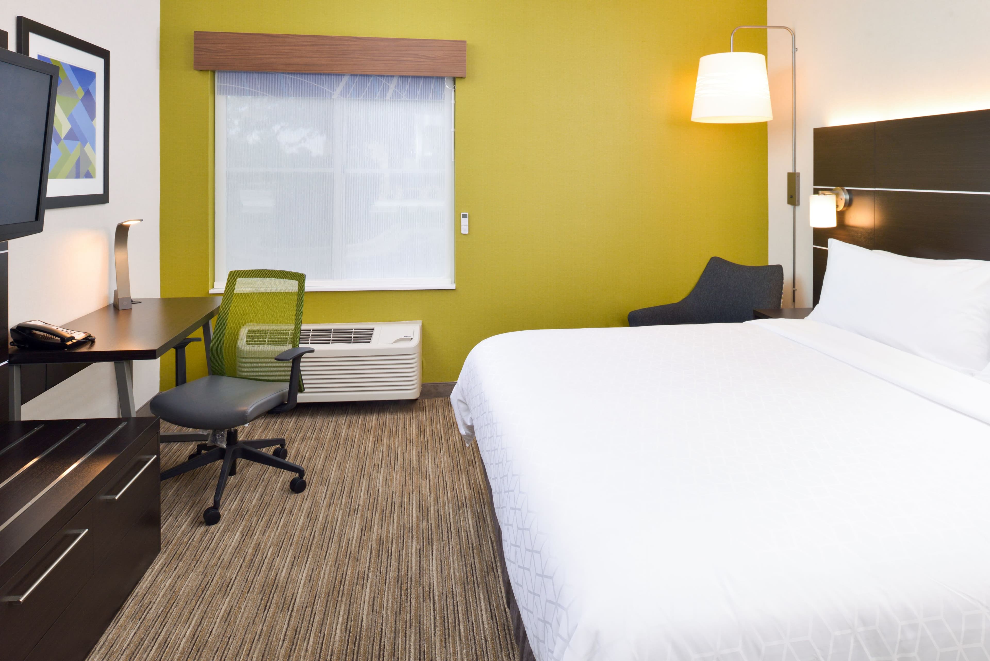 Holiday Inn Express Wixom — 15