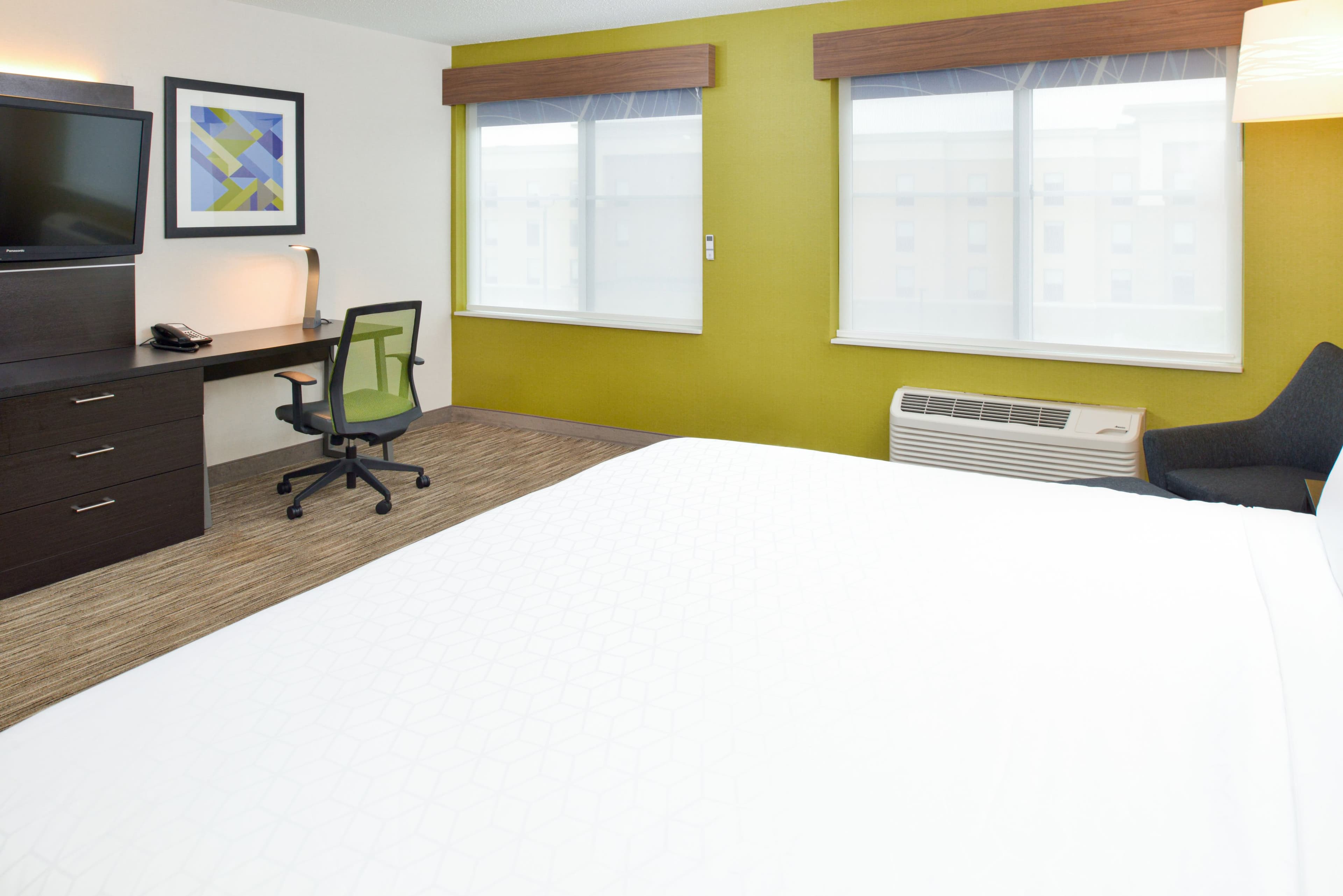 Holiday Inn Express Wixom — 10