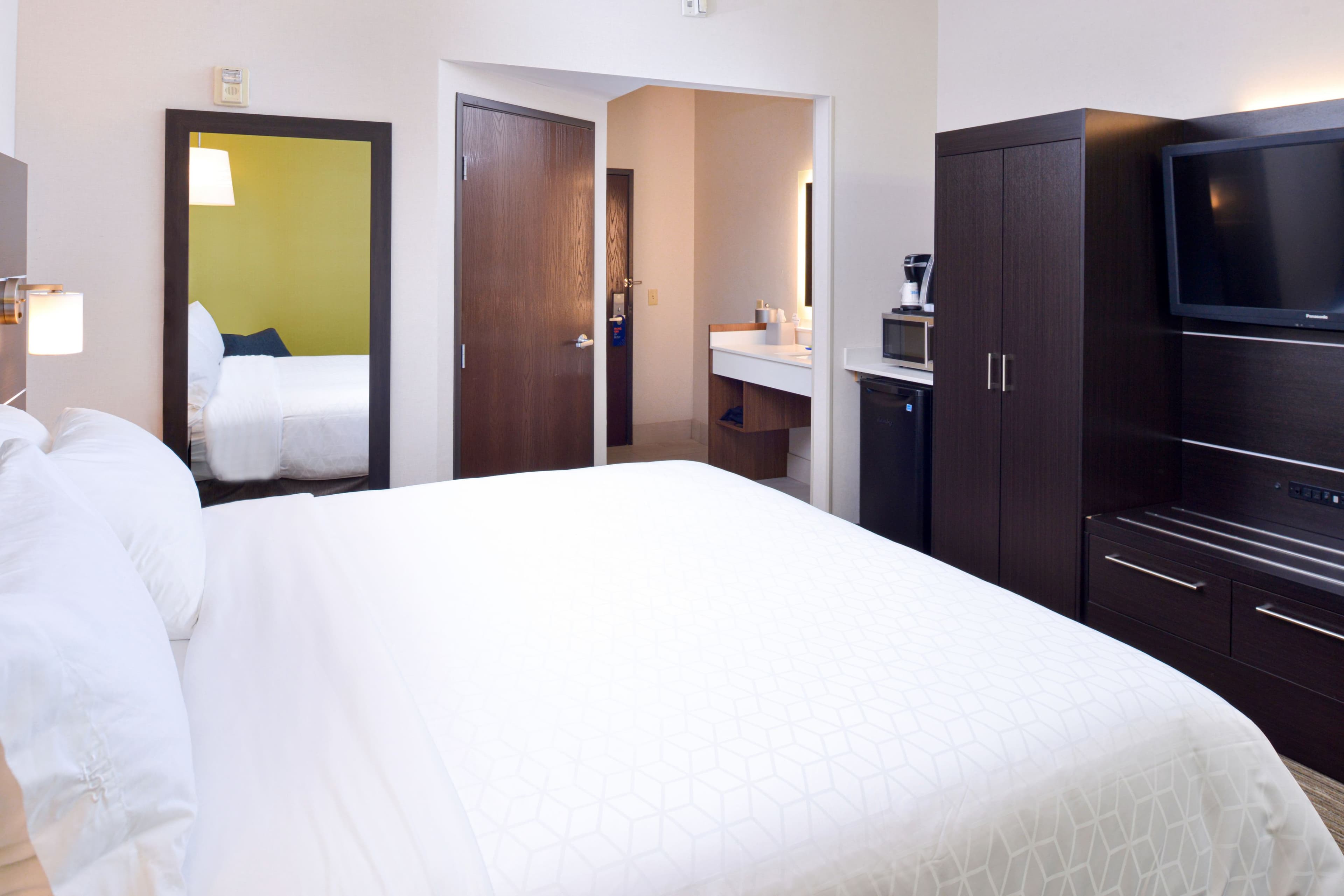 Holiday Inn Express Wixom — 13