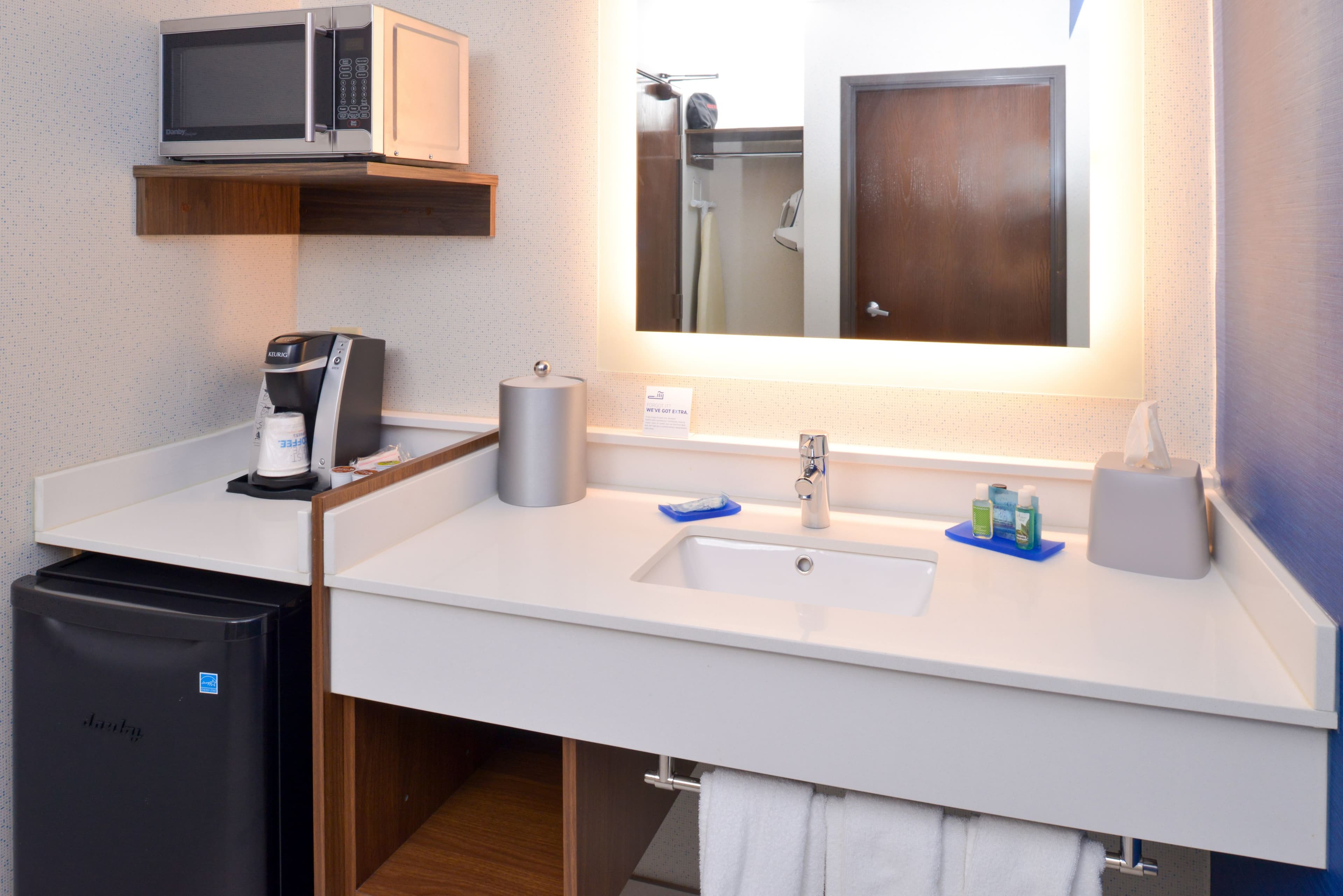 Holiday Inn Express Wixom - Image 3
