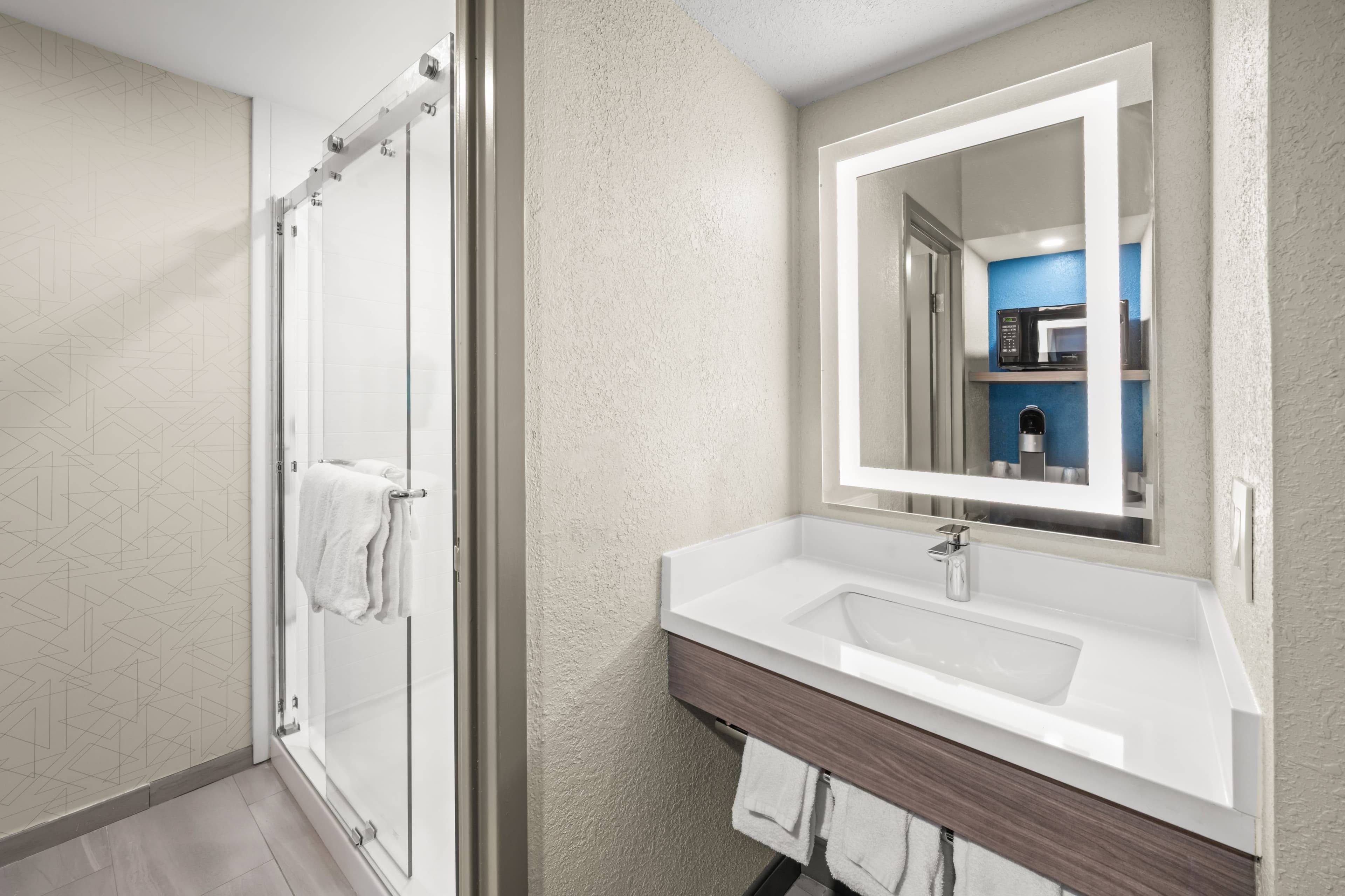 Holiday Inn Express Boston North-Woburn — 18