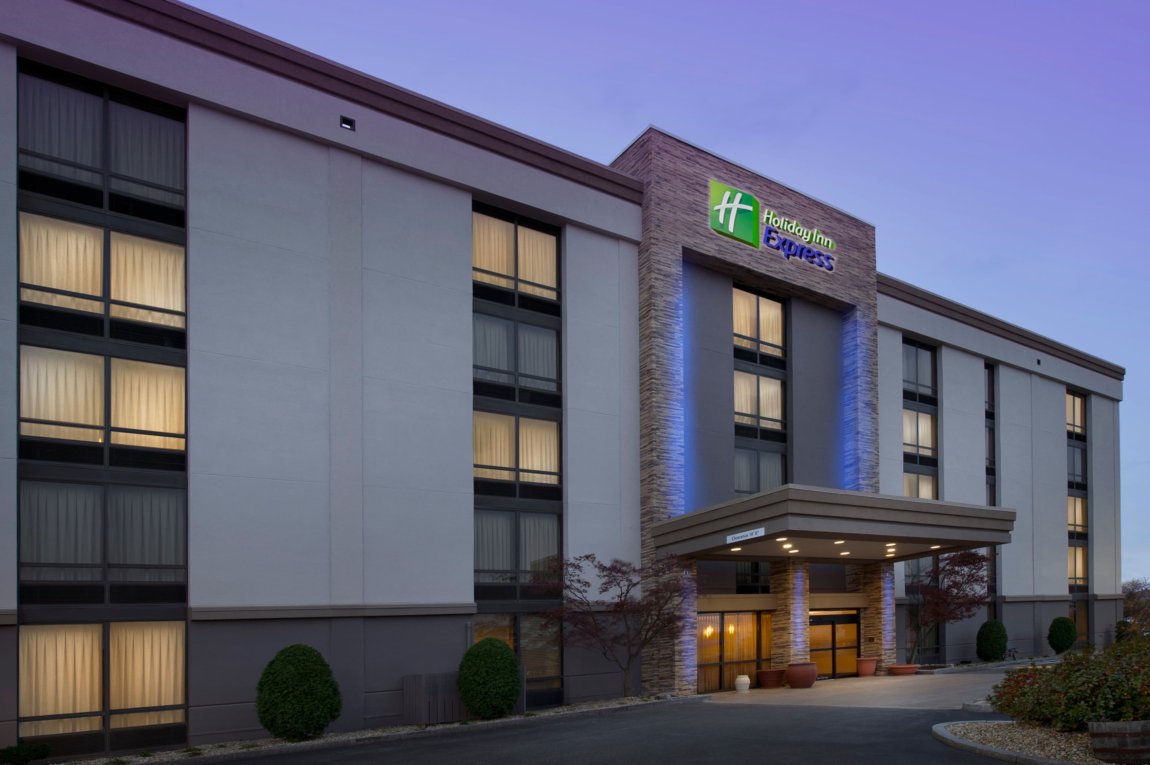Holiday Inn Express Boston North-Woburn - Image 1