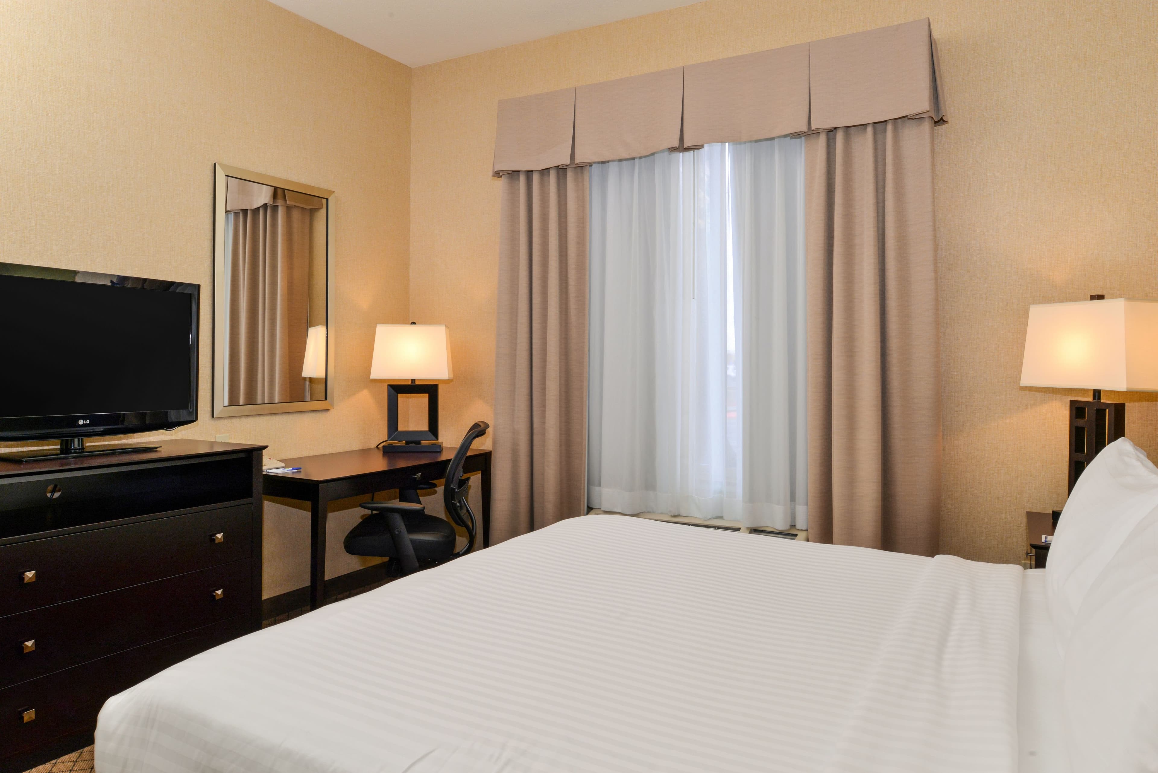 Holiday Inn Express Woodland — 11