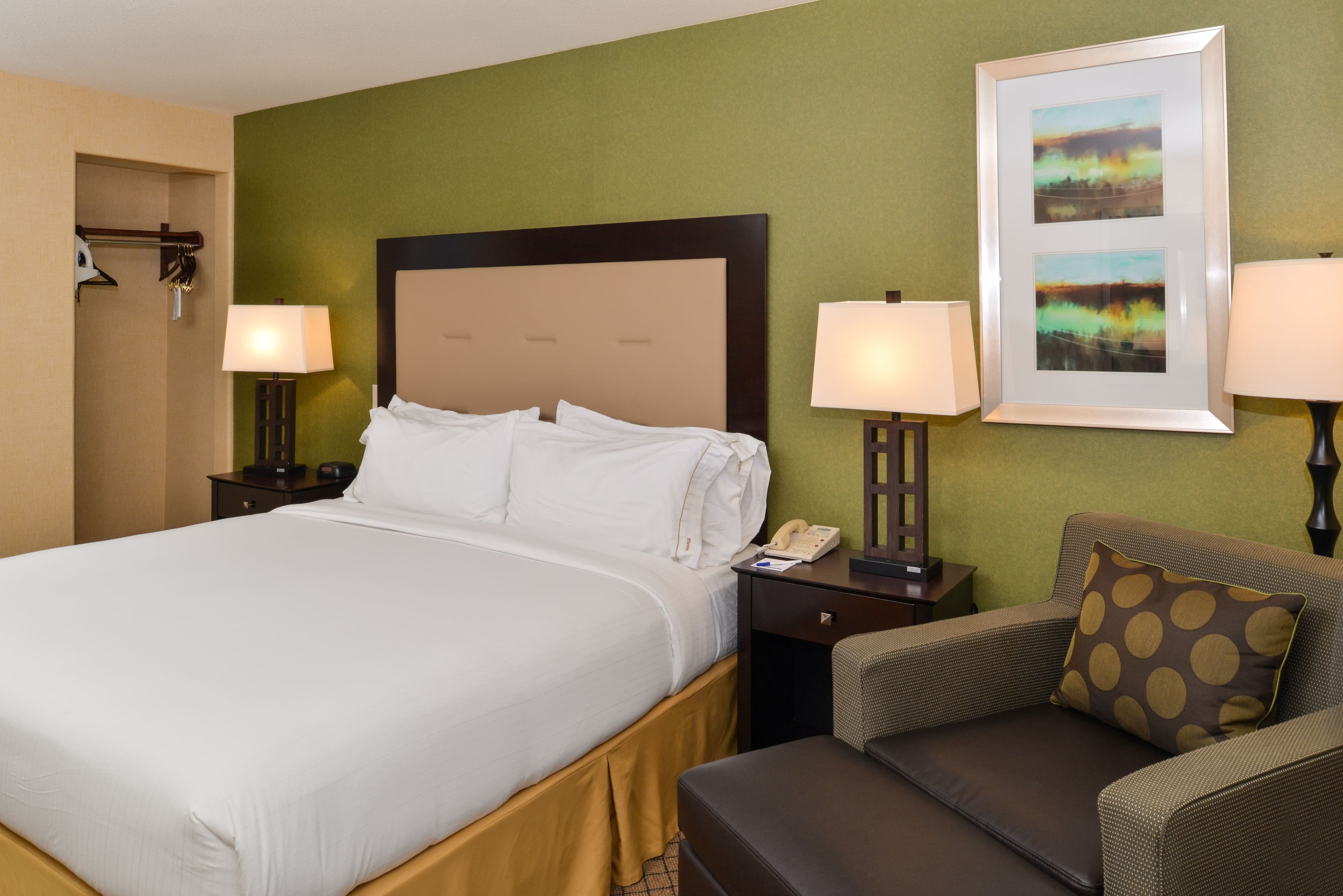 Holiday Inn Express Woodland — 7