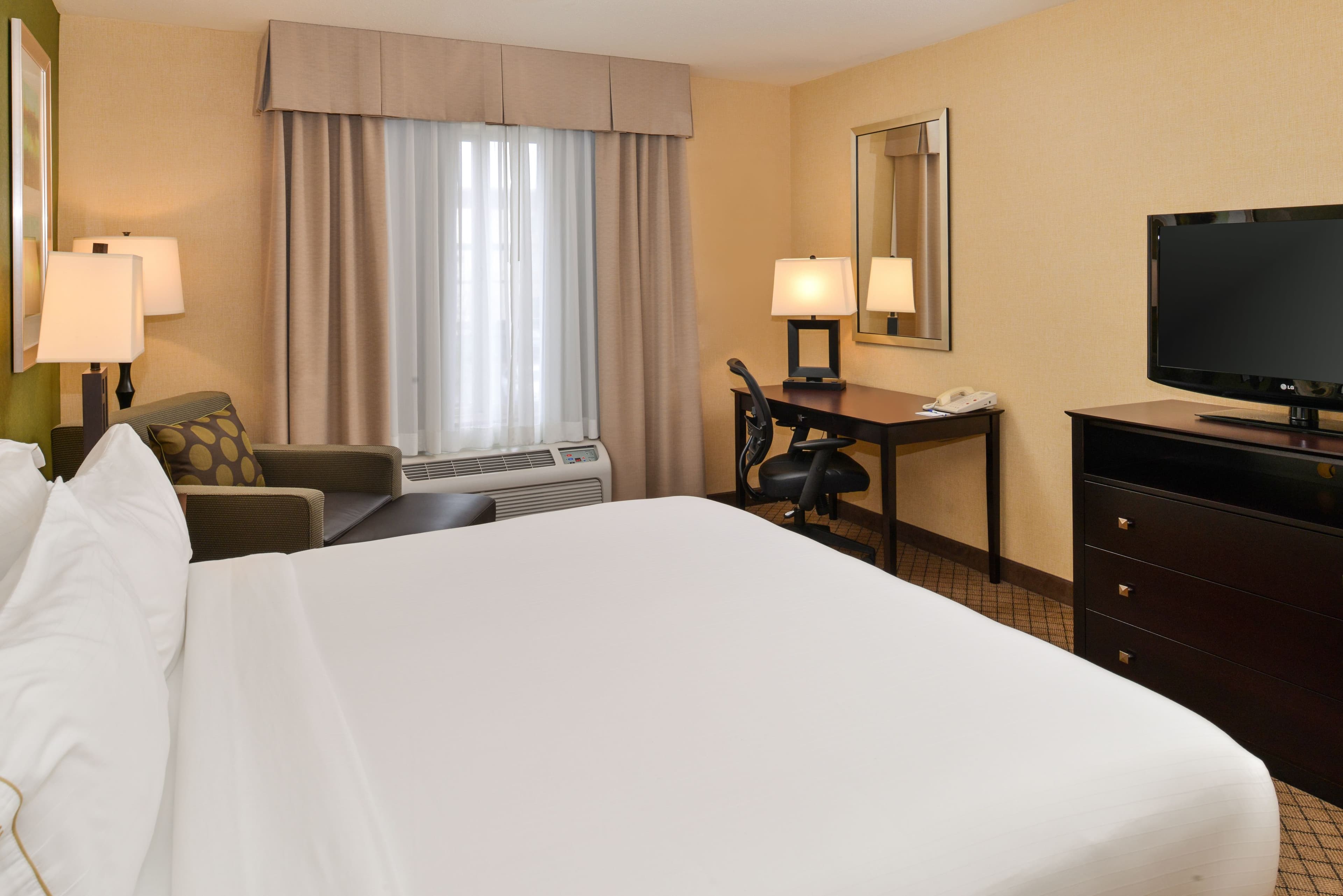 Holiday Inn Express Woodland — 8
