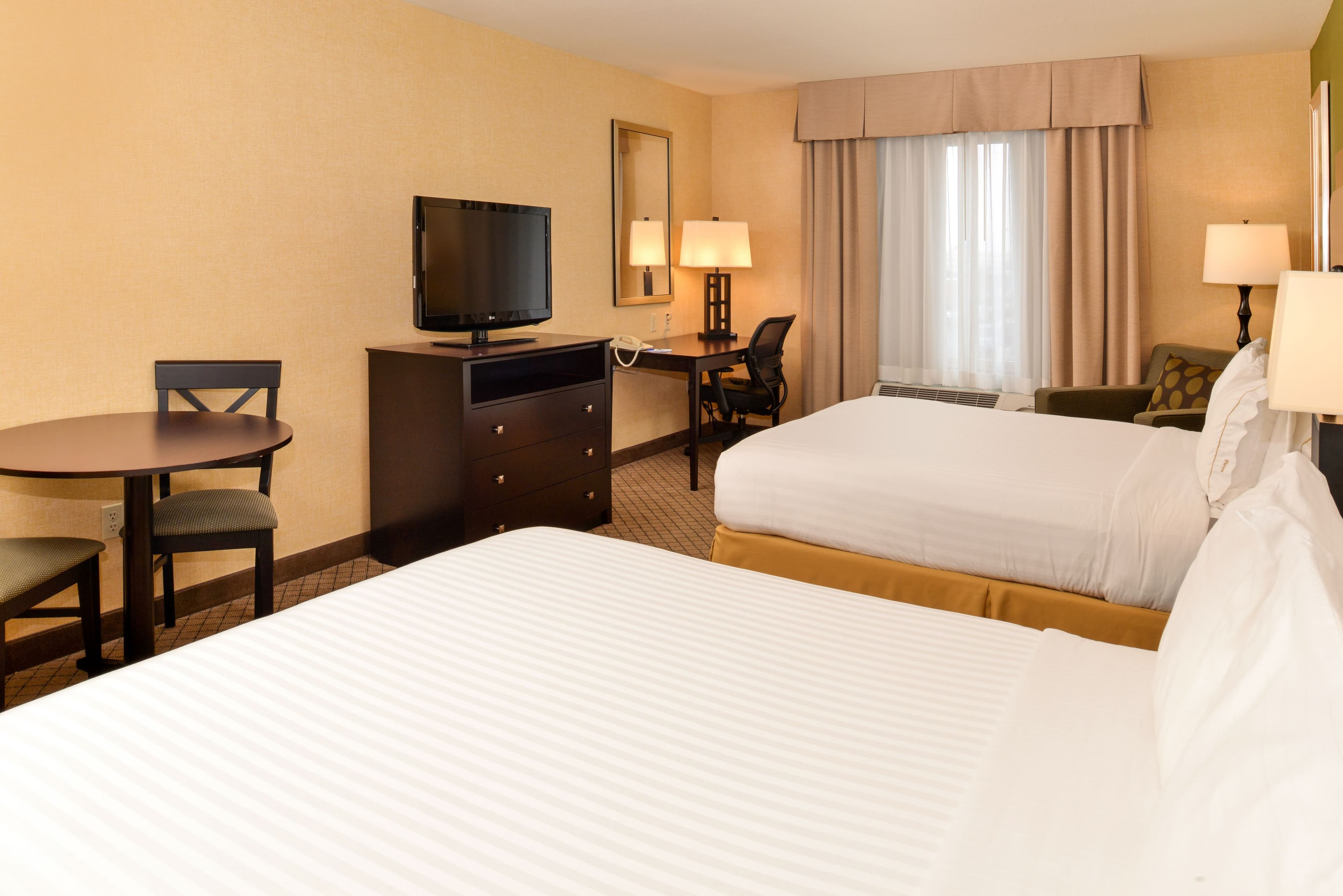 Holiday Inn Express Woodland — 31