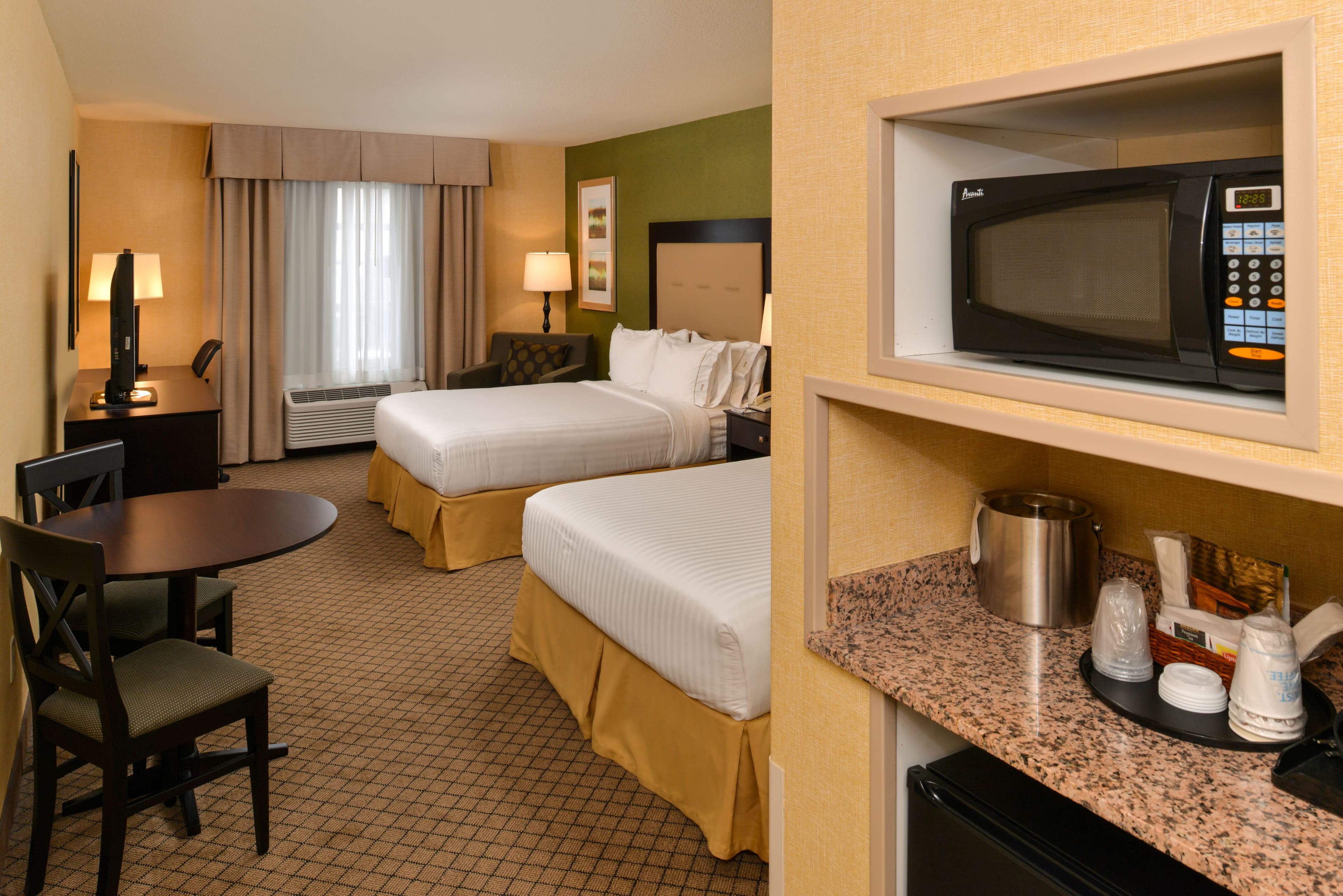 Holiday Inn Express Woodland — 33