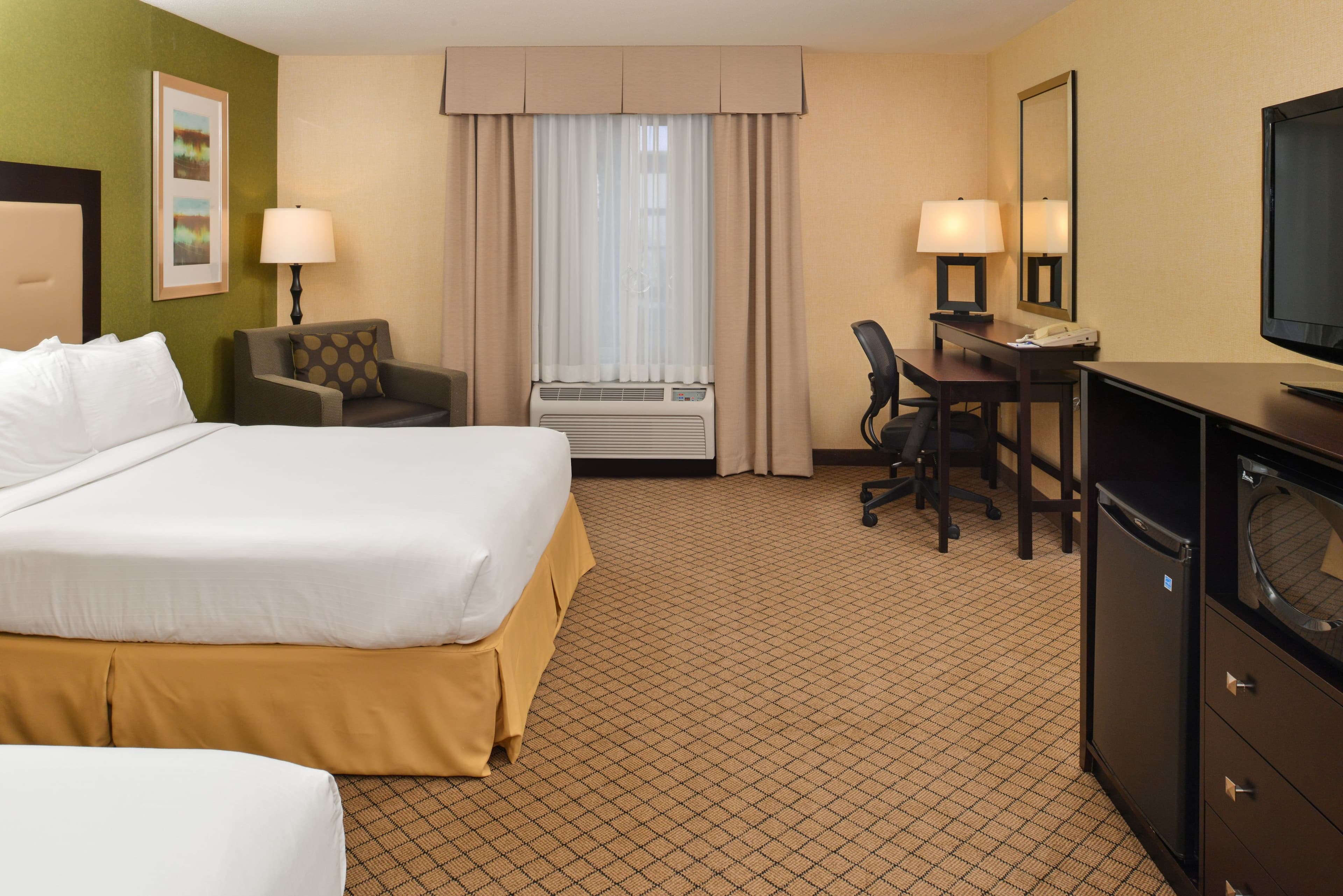 Holiday Inn Express Woodland — 36