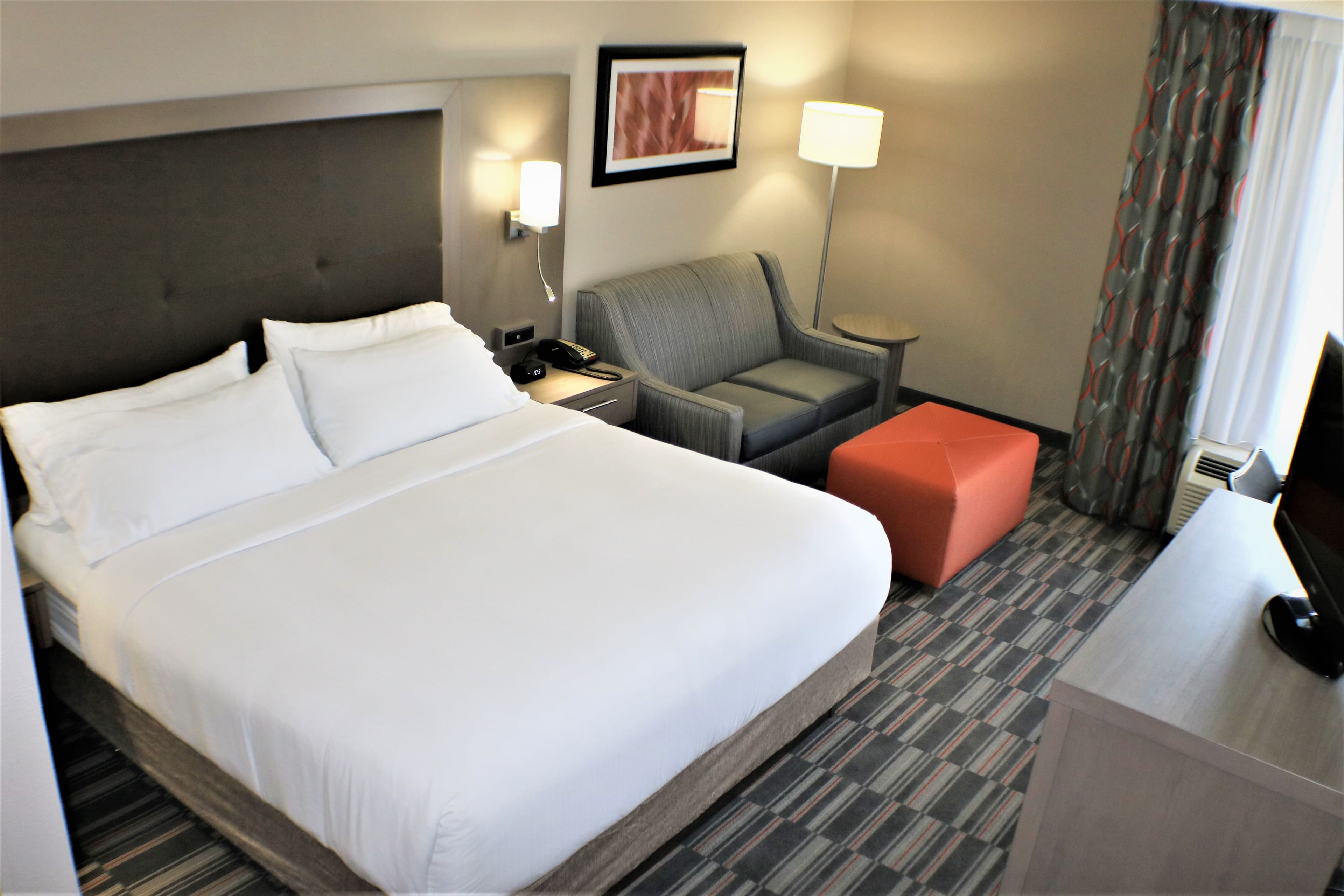 Holiday Inn Express Woodstock-Shenandoah Valley — 6