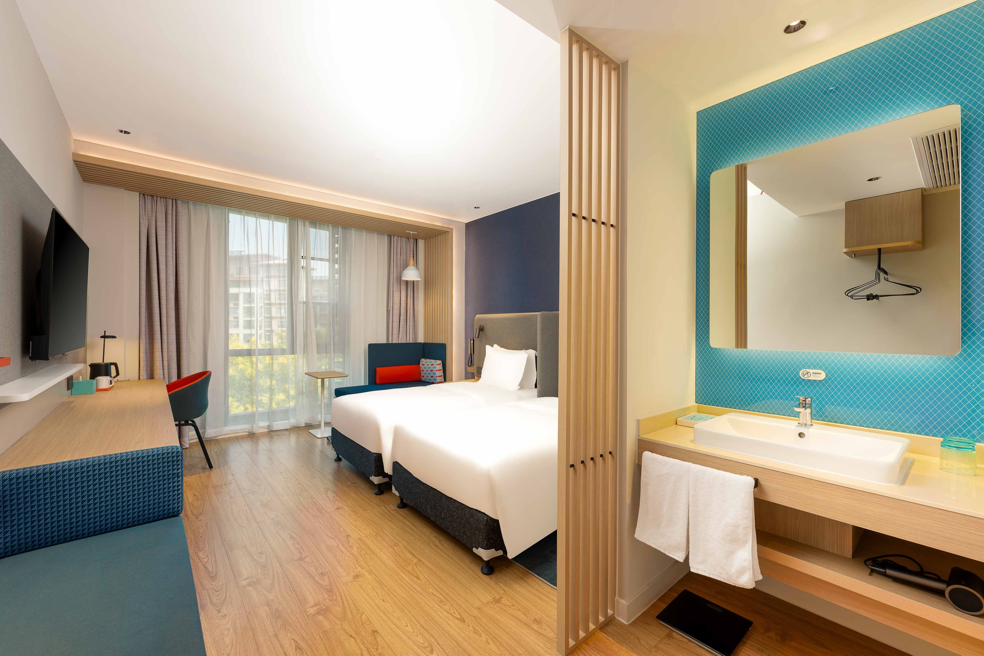 Holiday Inn Express Wuxi East Station — 8