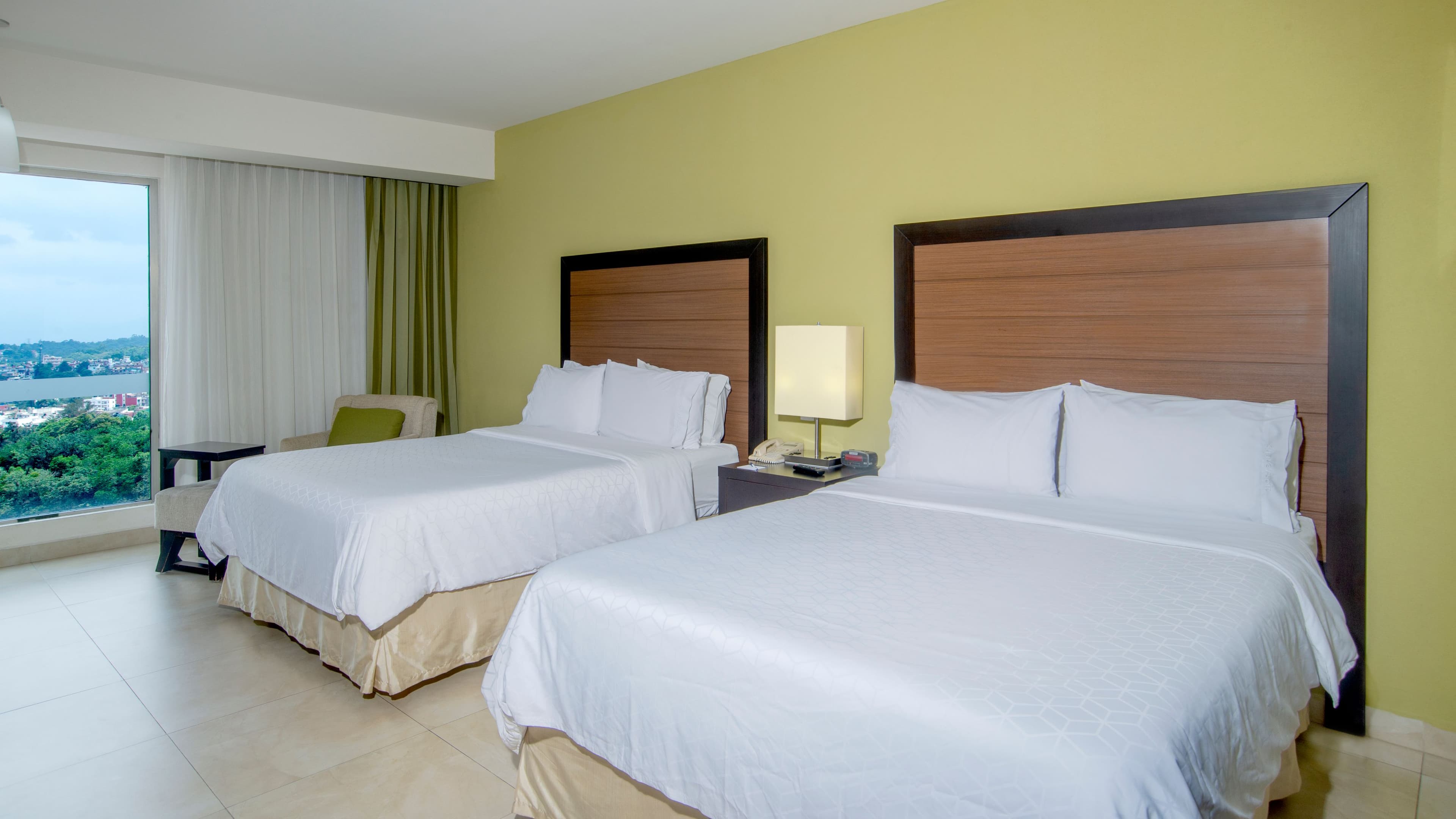 2 Queen Beds Standard City View - Image 7