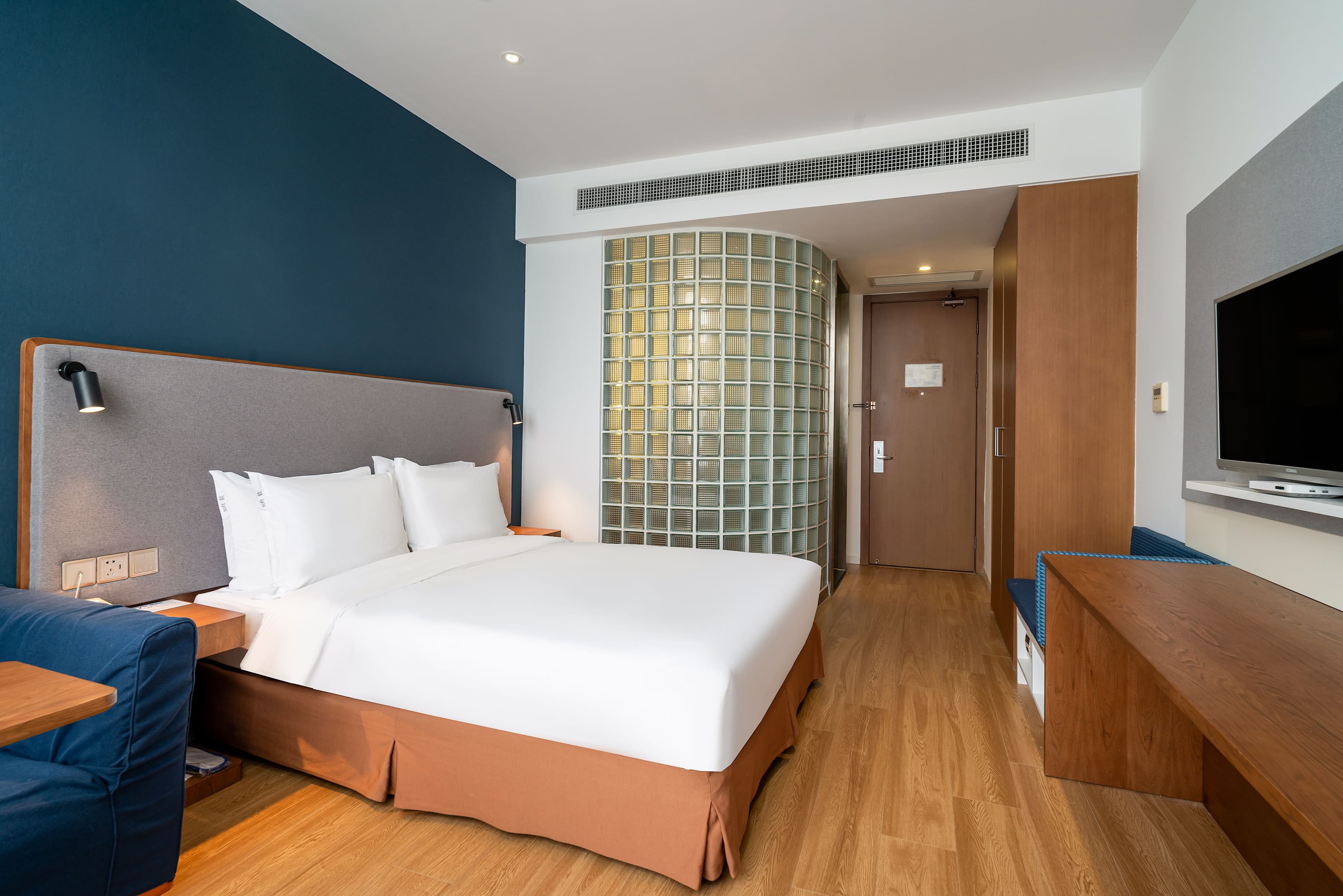 Holiday Inn Express Yangzhou City Center - Image 2