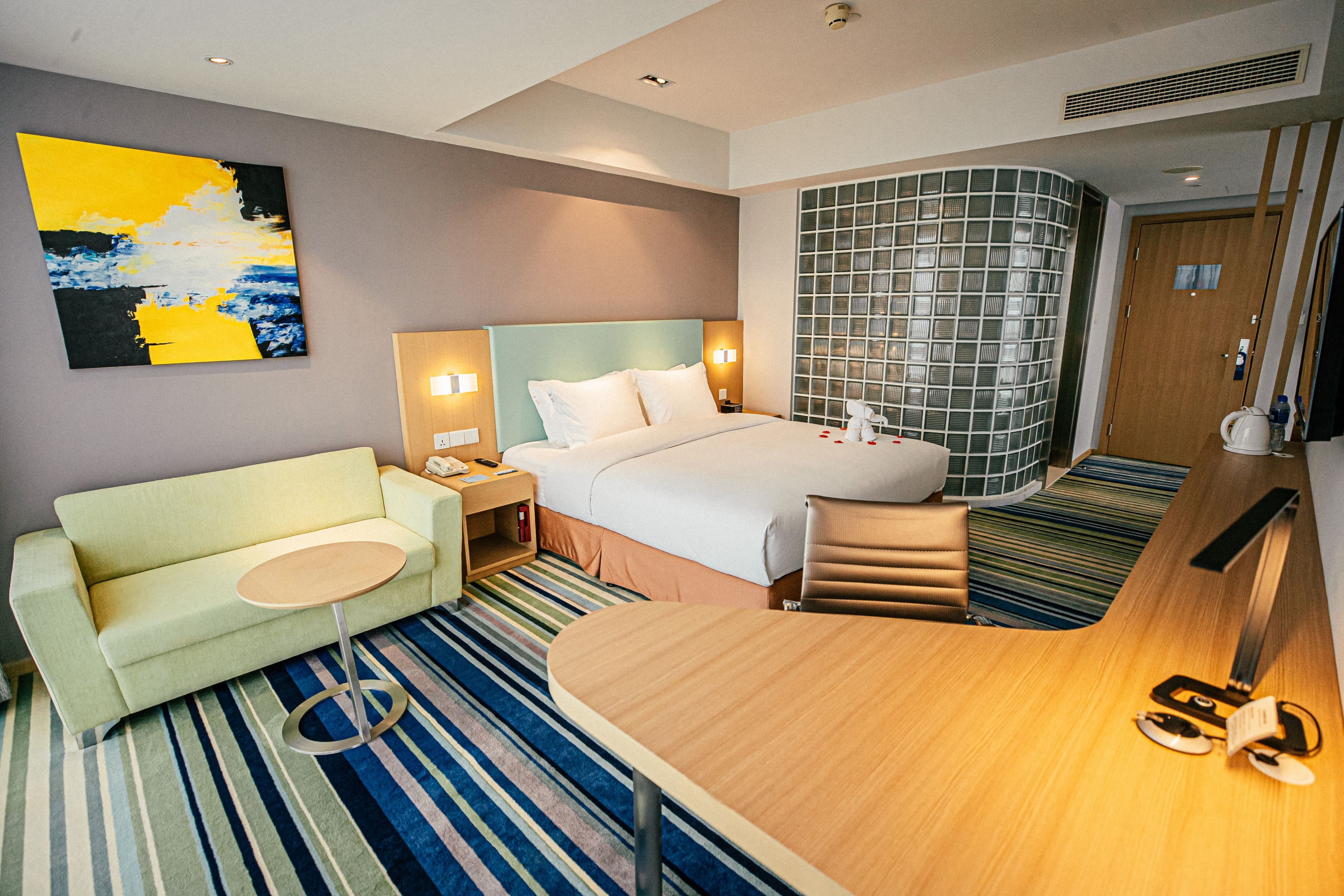 Holiday Inn Express Yingkou Onelong Plaza - Image 3