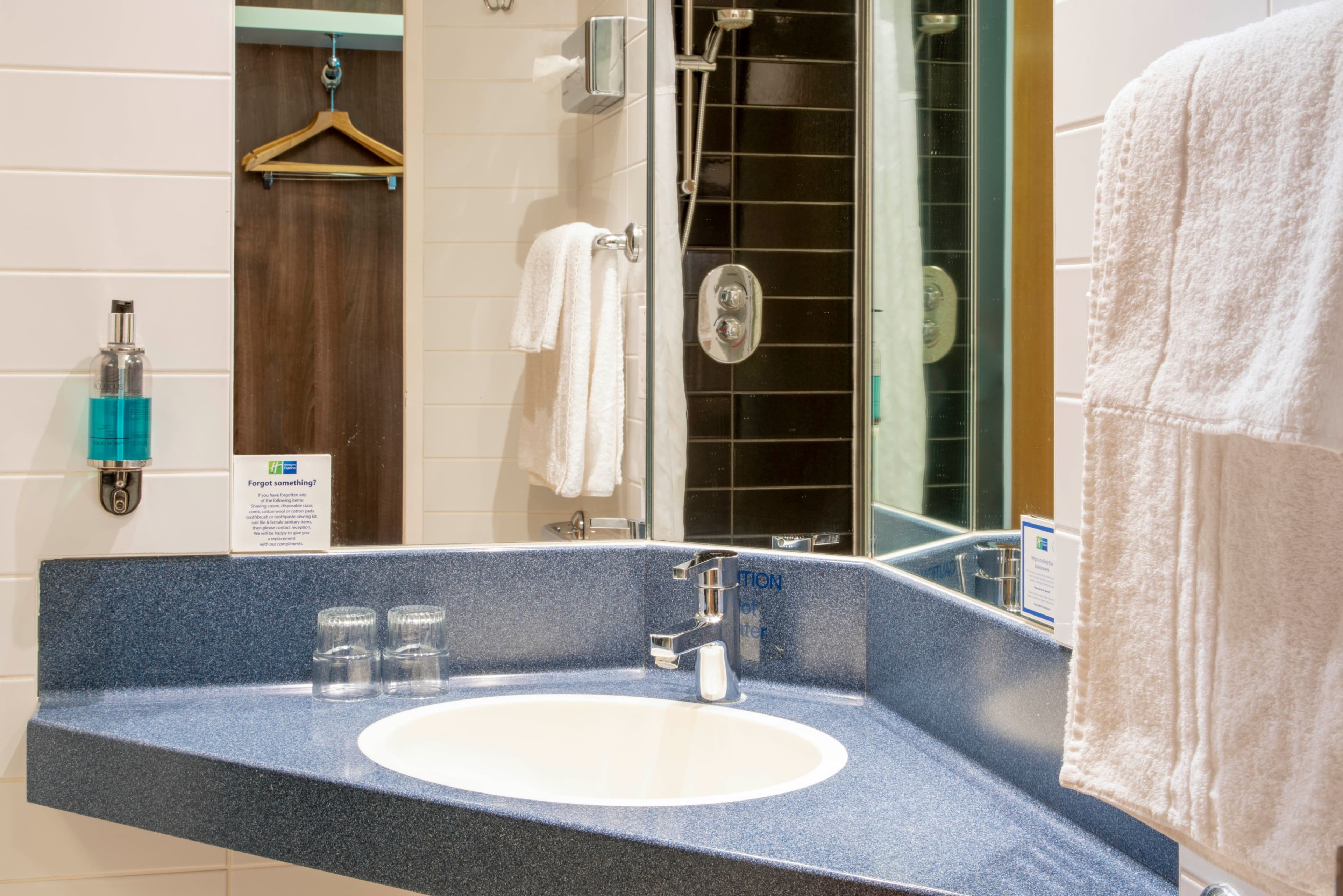 Standard Room with Free Hot Breakfast - Image 8