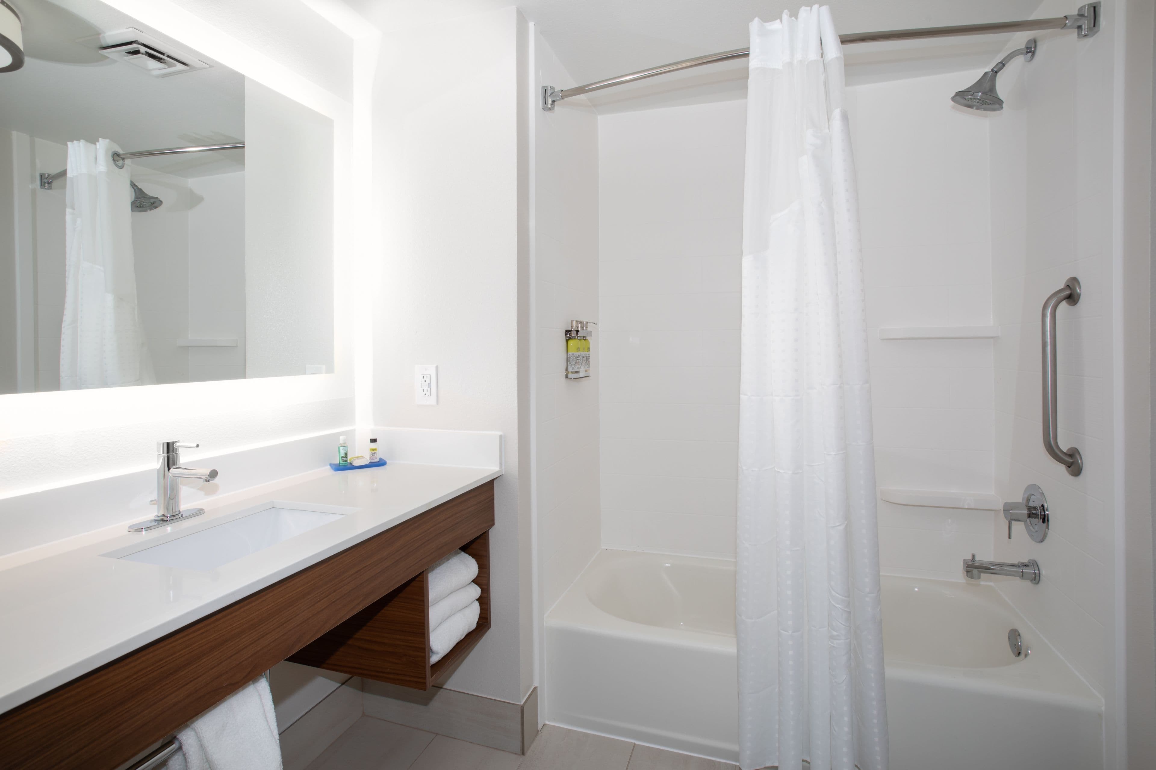 Holiday Inn Express Yreka-Shasta Area - Image 5
