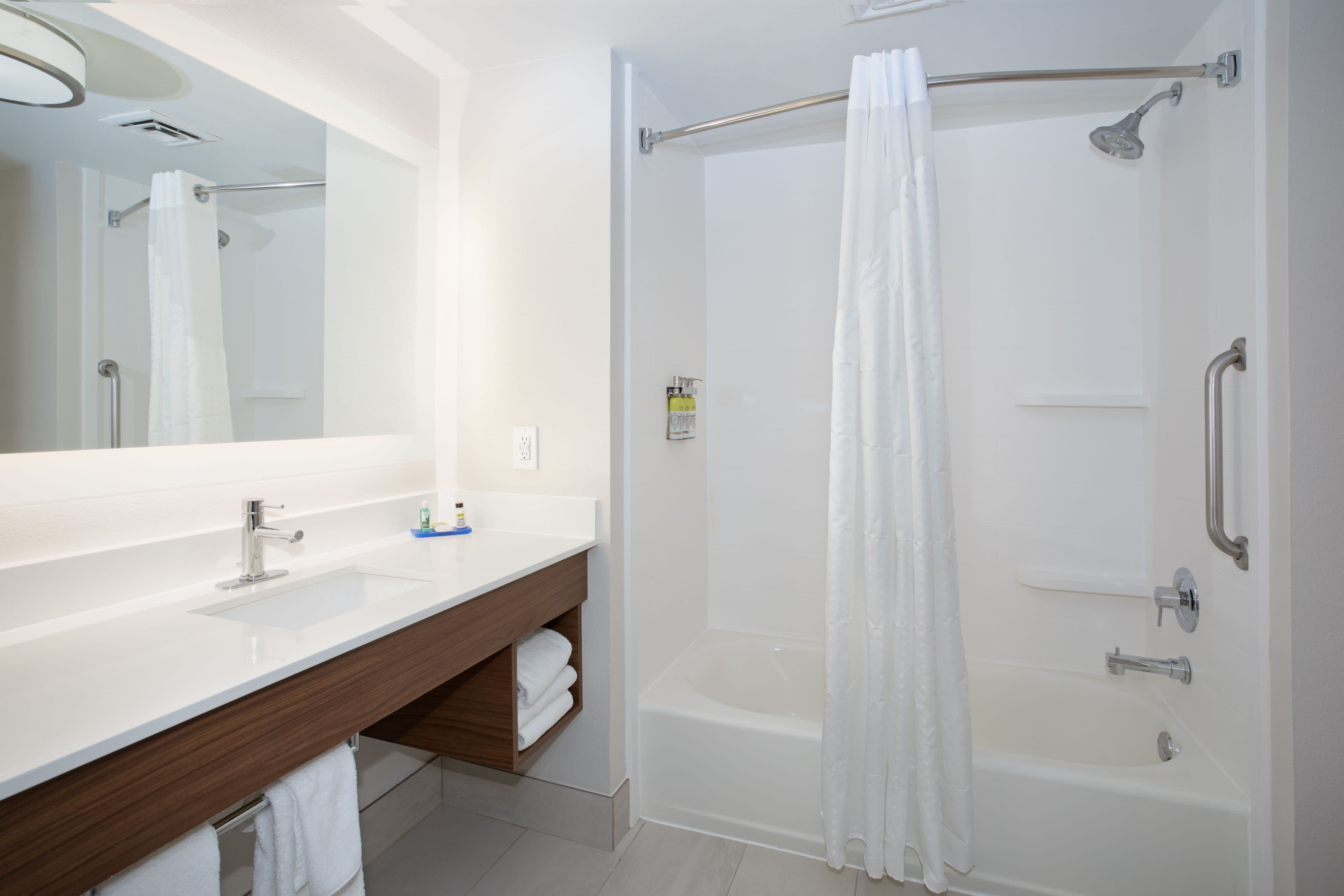 Holiday Inn Express Yreka-Shasta Area - Image 2