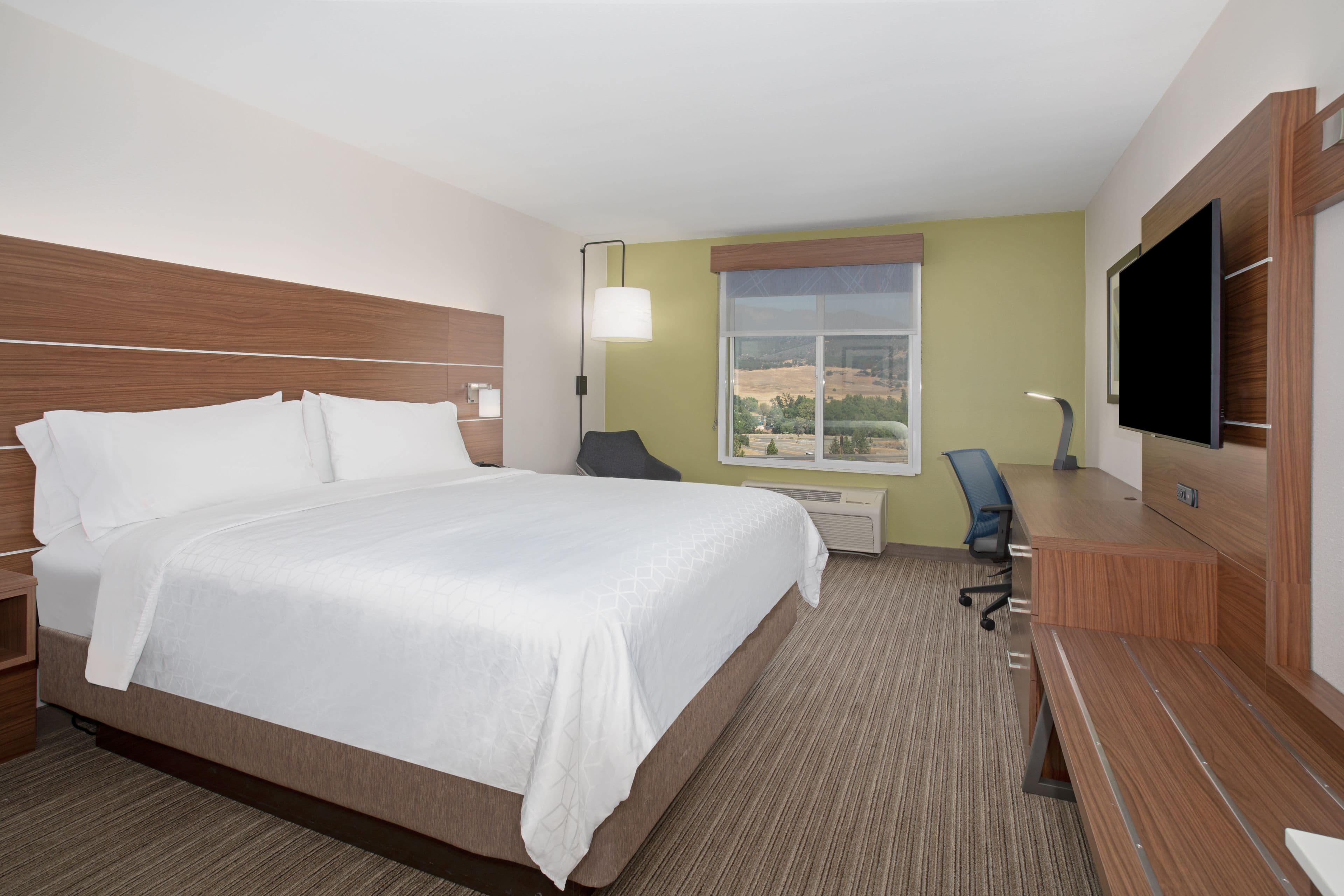 Holiday Inn Express Yreka-Shasta Area - Image 3