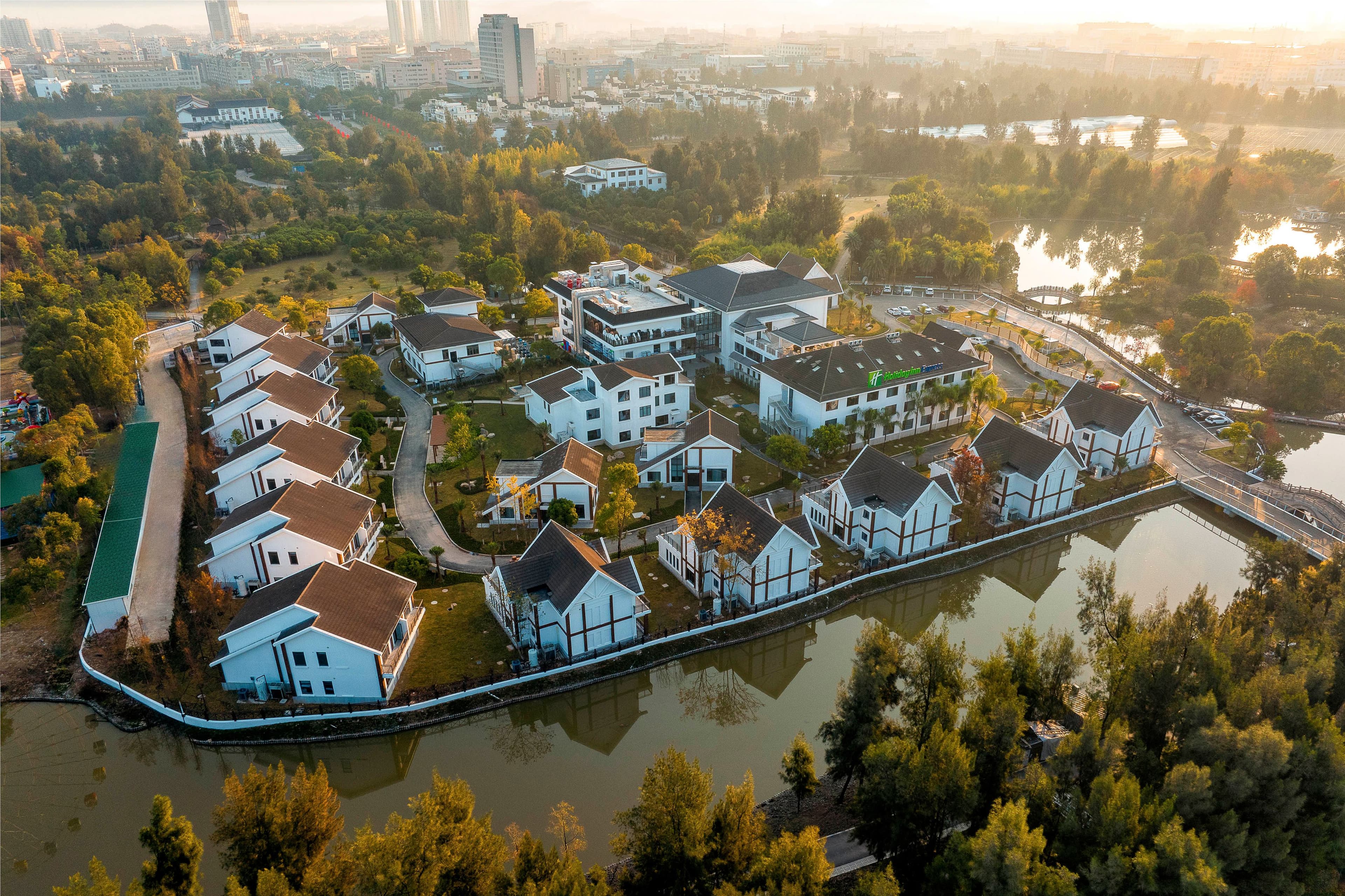 Holiday Inn Express Yuhuan Wetland Park - Image 1