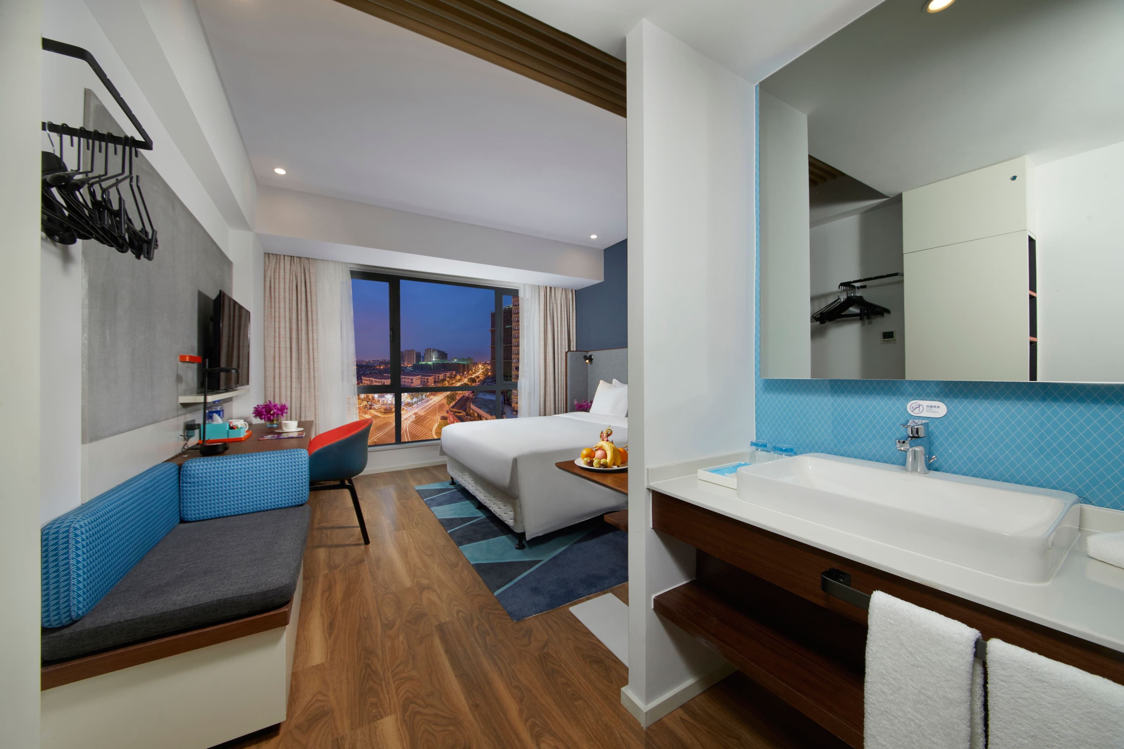 Holiday Inn Express Zhangjiagang East - Image 3