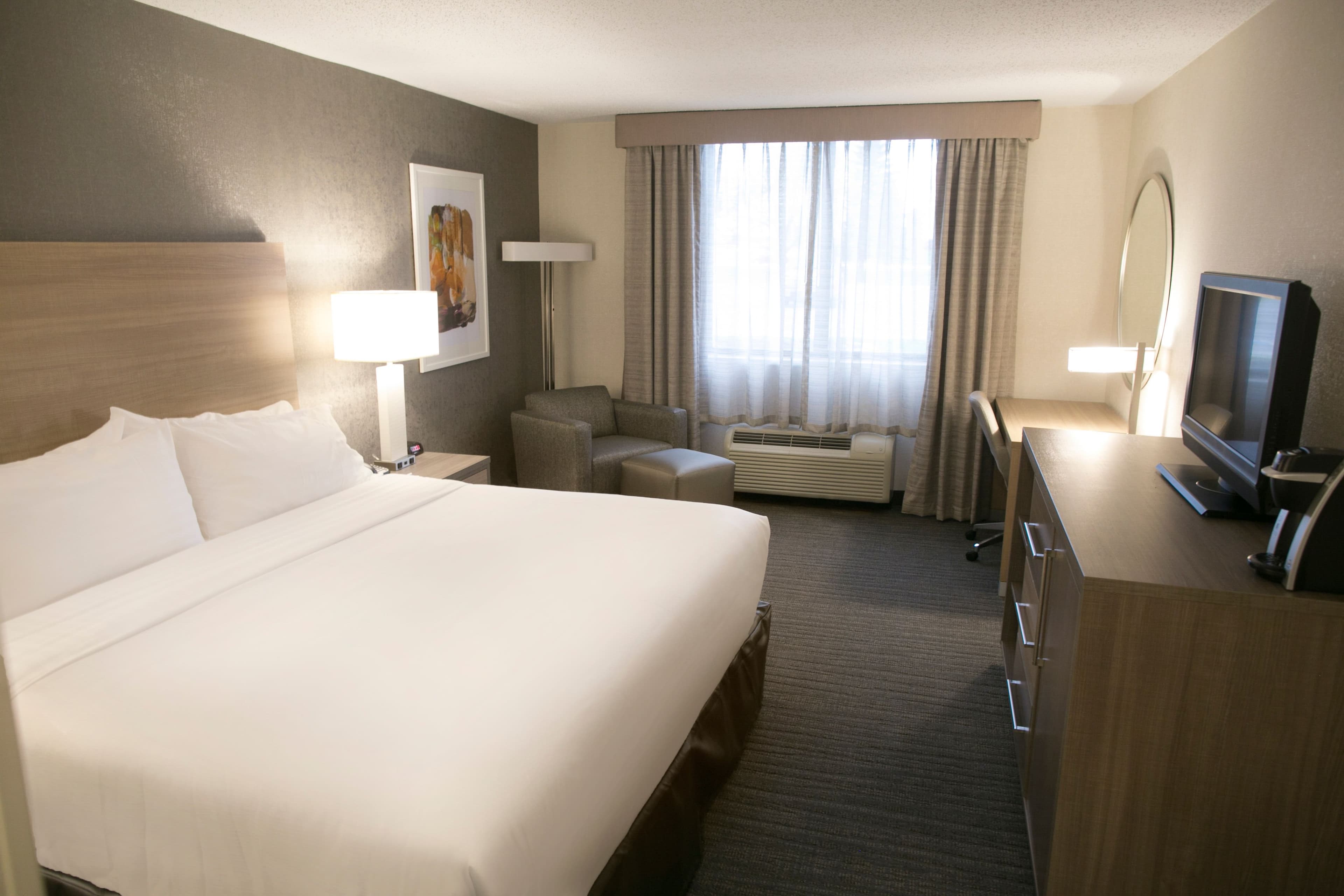 Holiday Inn Fargo - Image 4