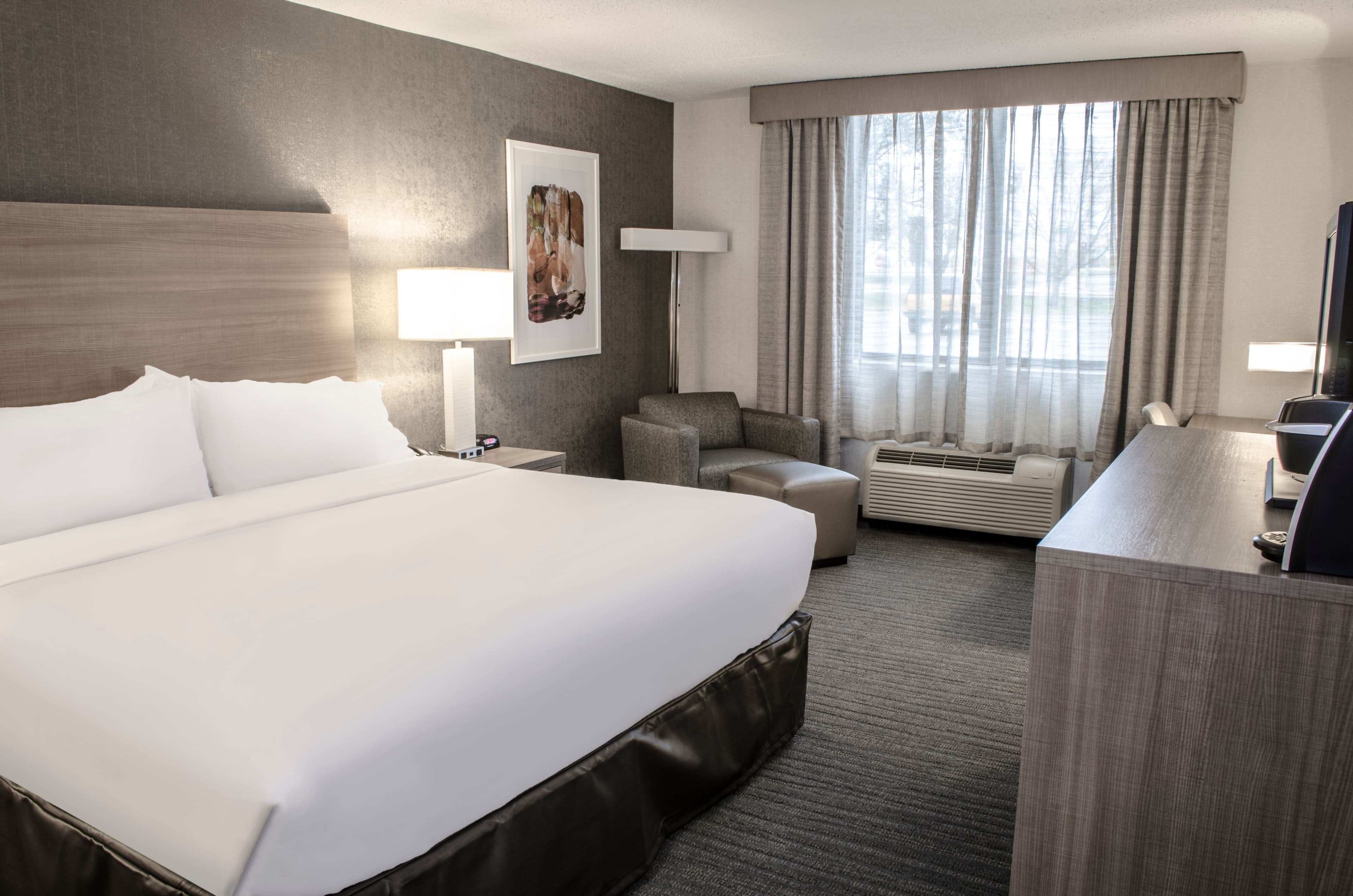 Holiday Inn Fargo — 8